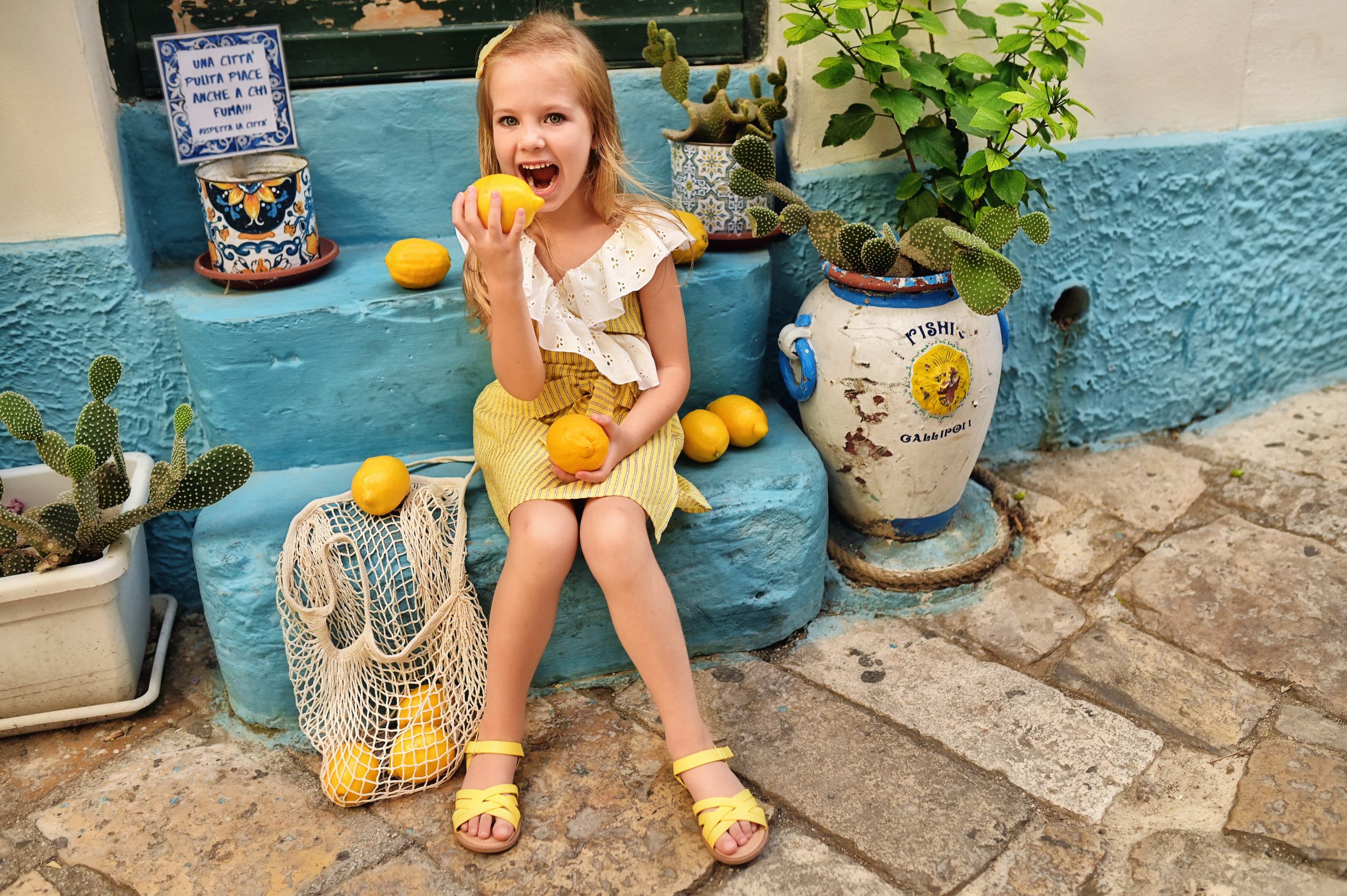 A baby with lemons in Gallipoli 