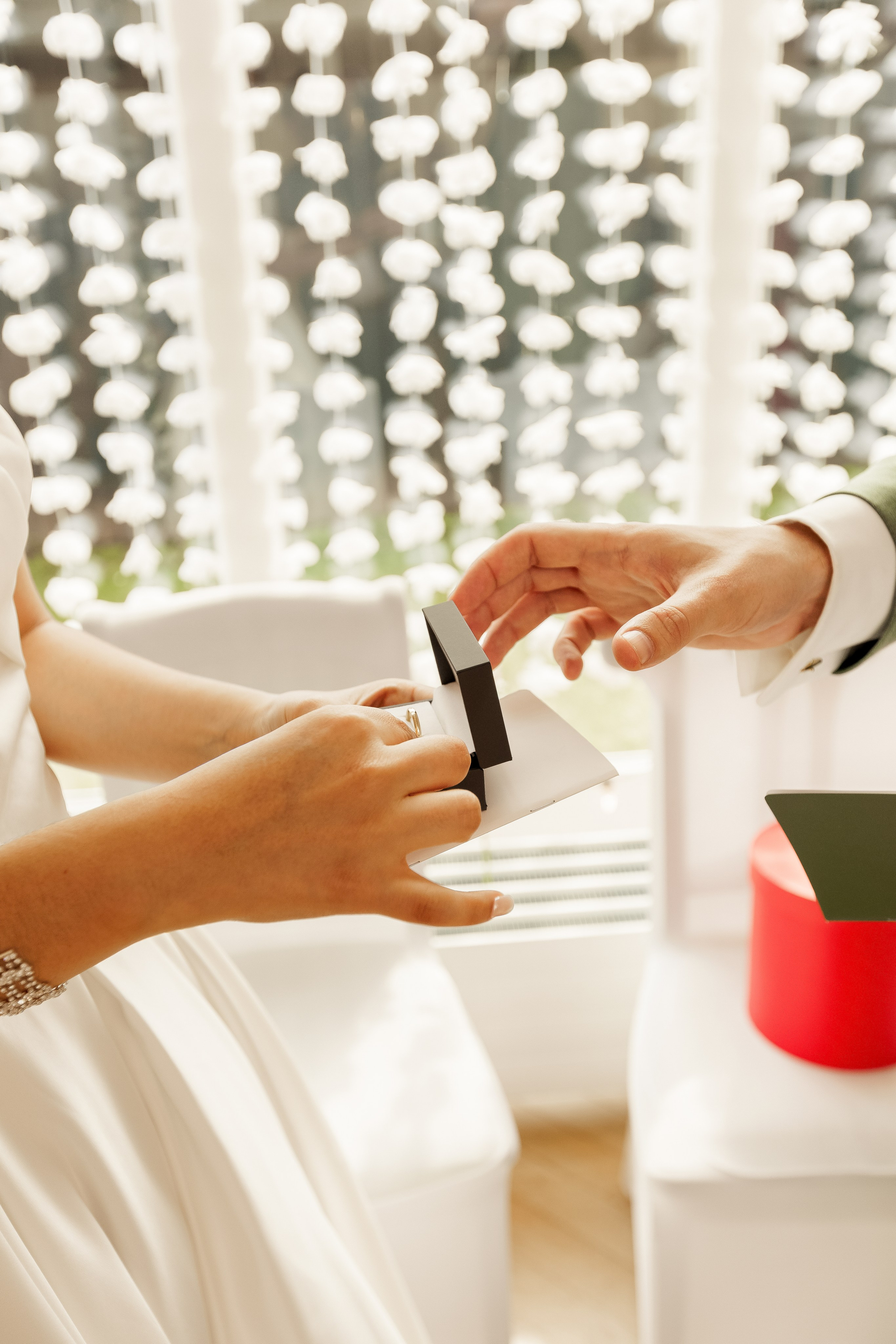 Hochzeitsfotografie im Schloss Ahrensburg | Zeitlose Eleganz in Schleswig-Holsteins Gärten. Hochzeitsfotograf und Hochzeitsvideograf aus Hamburg | Roka21Film