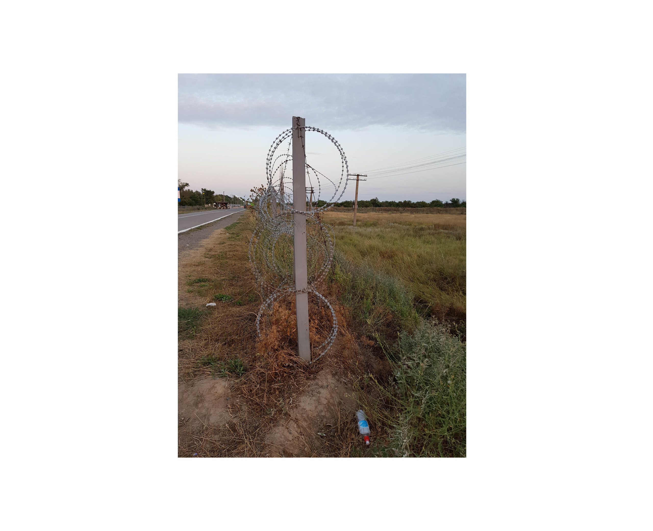 Inland Empire (zine). Междисциплинарный художник, фотограф