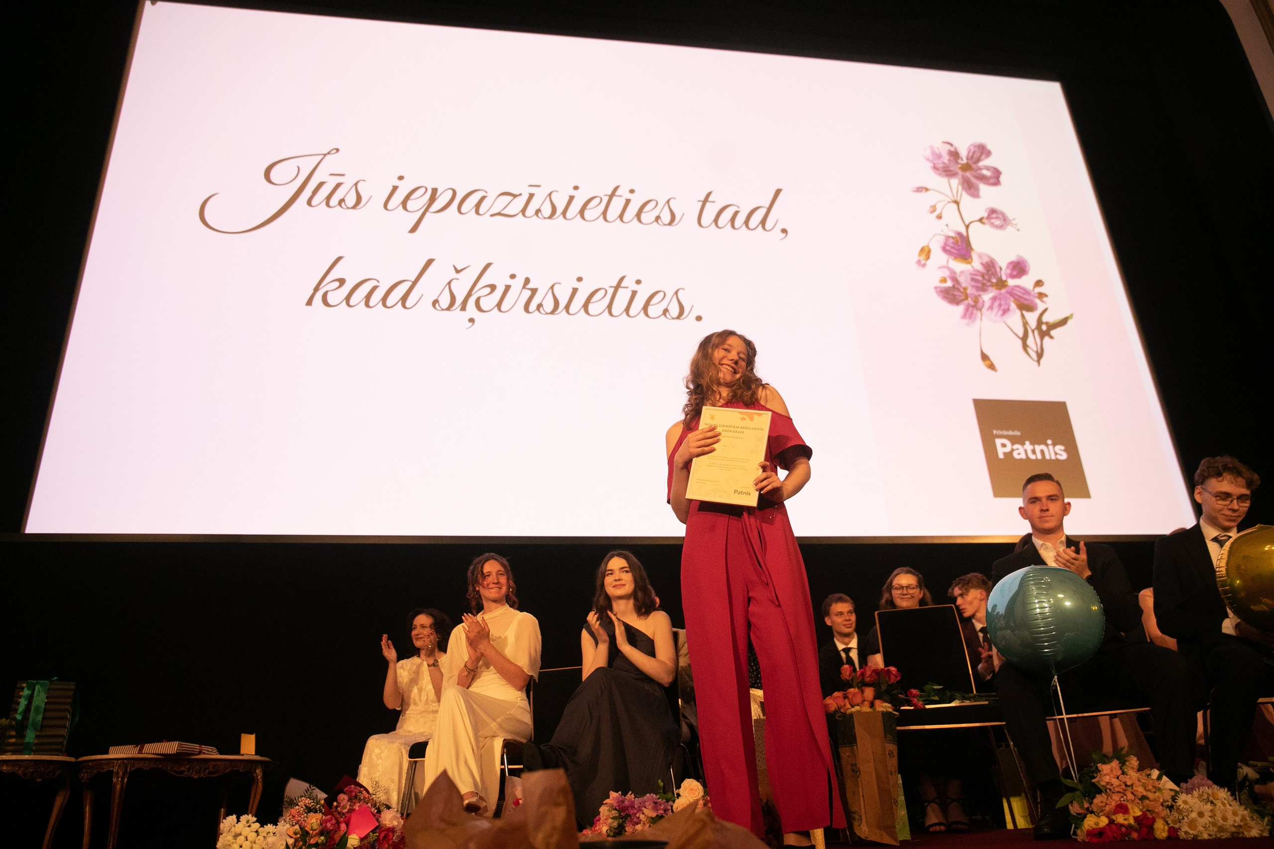 izladuma fotogrāfs, izlaiduma fotografija, labākais izlaidumu fotogrāfs Rīga, reportāža no izlaiduma, melnbalta reportaža no izlaiduma, 12 klases izlaidums, pasākumu fotogrāfe Sandra Garanča, top fotogrāfs Tīga pasākumi, izlaidumu fotogrāfs  labākais Sandra Garanča