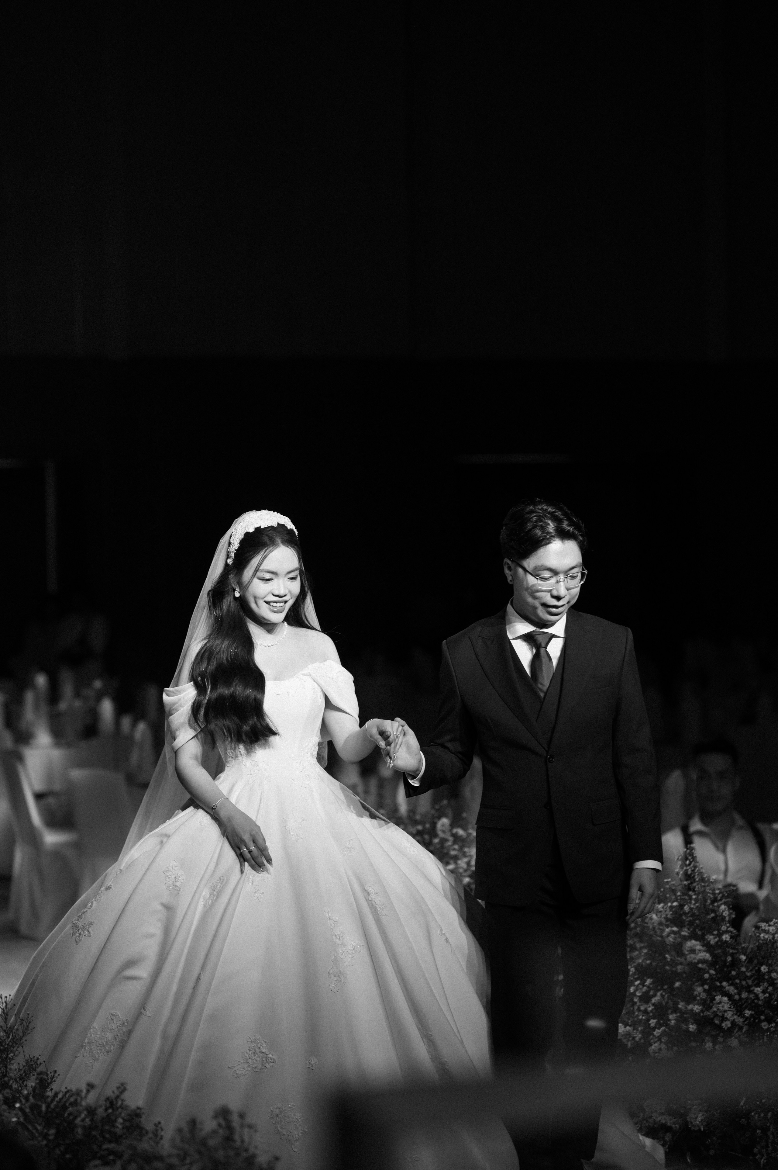 DAT & TU / Wedding Party. Saigon Wedding Present | Art Beyond Moments
