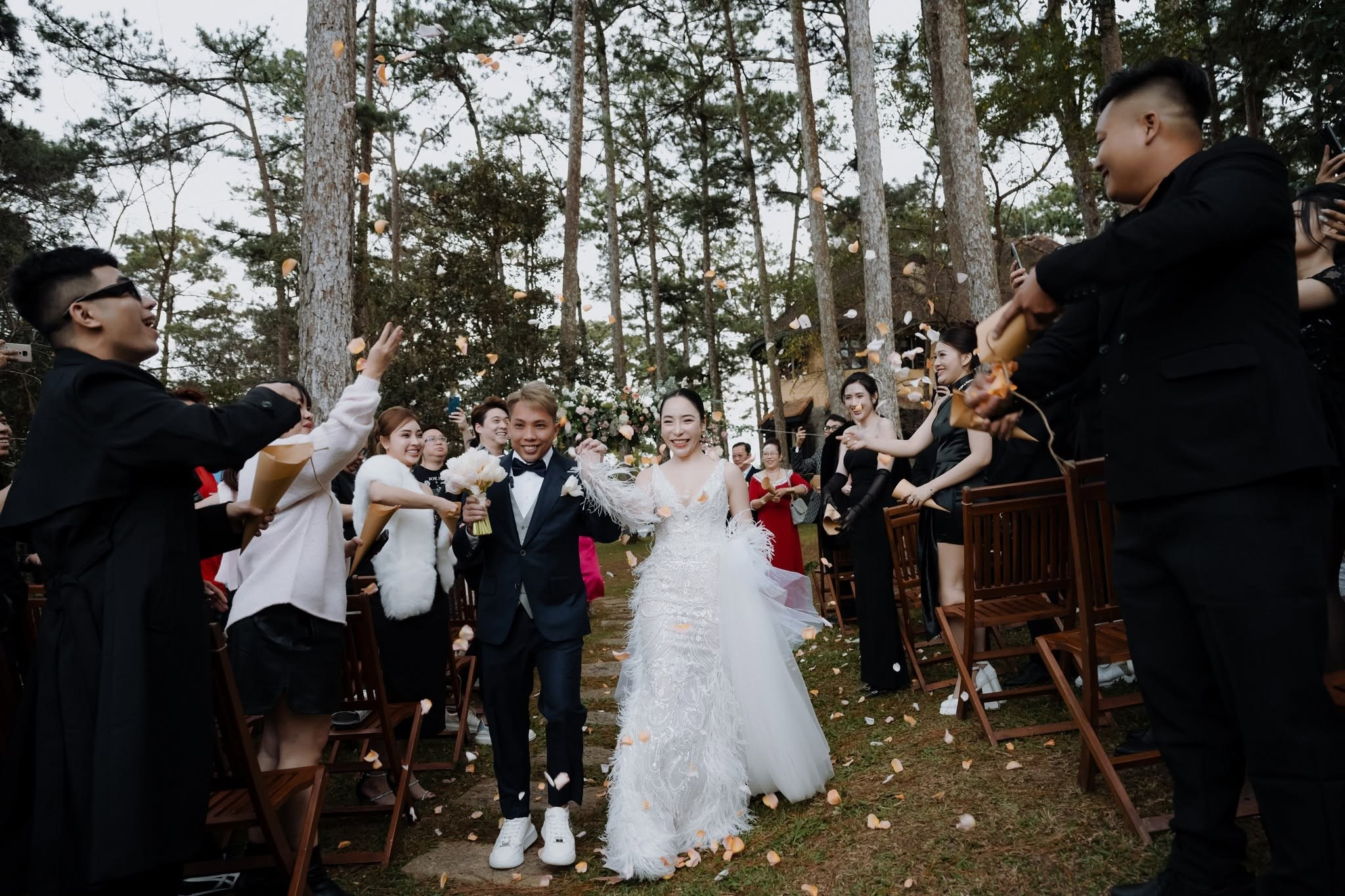 𝐃𝐄𝐍𝐍𝐈𝐒 ⓐⓝⓓ 𝐓𝐈𝐍𝐘/Destination Wedding. Nhiếp ảnh gia đám cưới hàng đầu tại Thành Phố Hồ Chí Minh