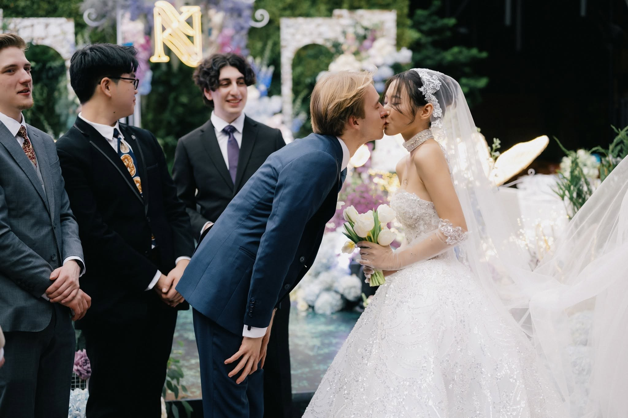 𝐊𝐞𝐥𝐥𝐢𝐞 & 𝐍𝐢𝐤𝐥𝐚𝐬 / Destination Wedding. Saigon Wedding Present | Art Beyond Moments
