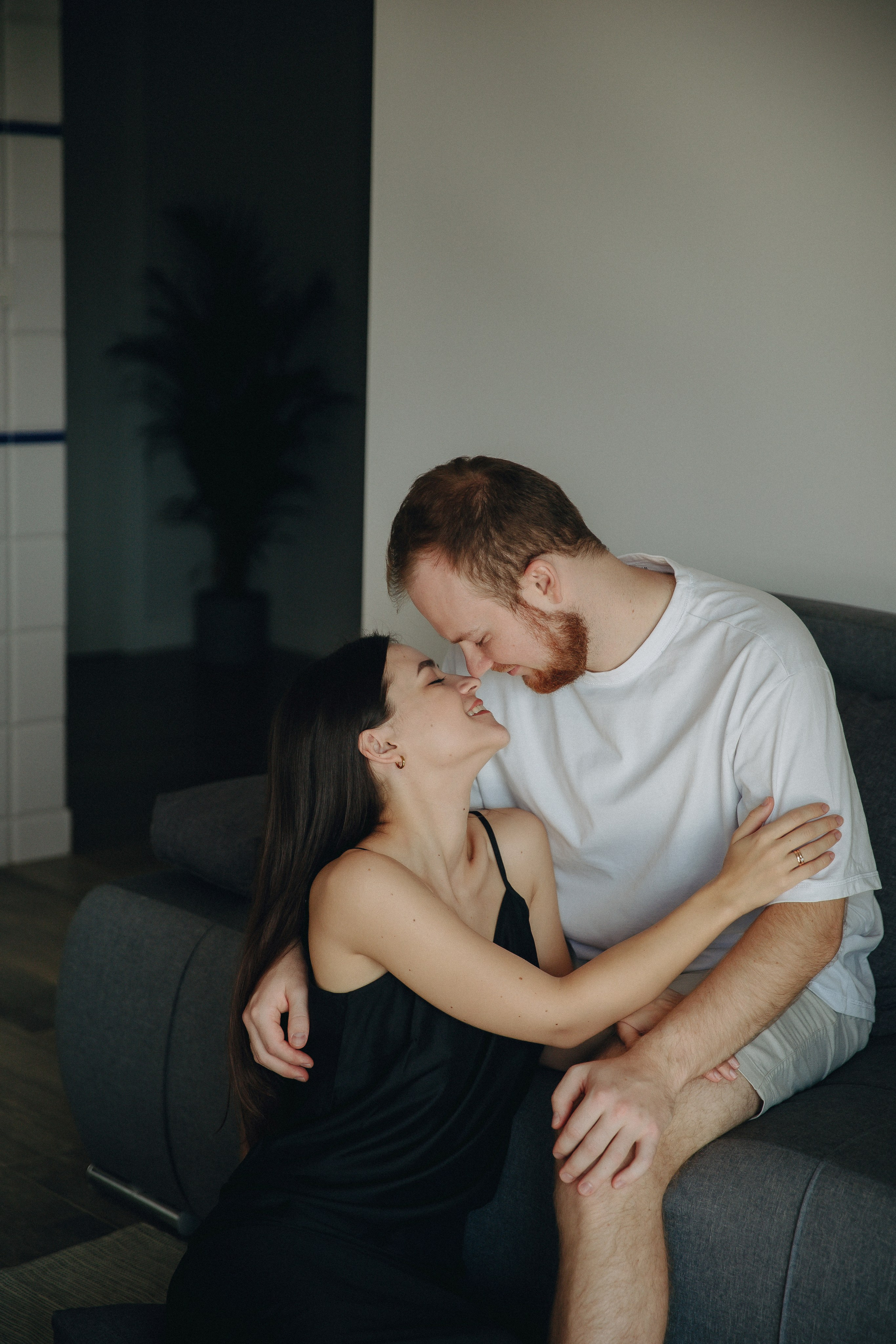 Anna+Andrew | At-home session. Photographer in Los Angeles. Julia Ishmuratova