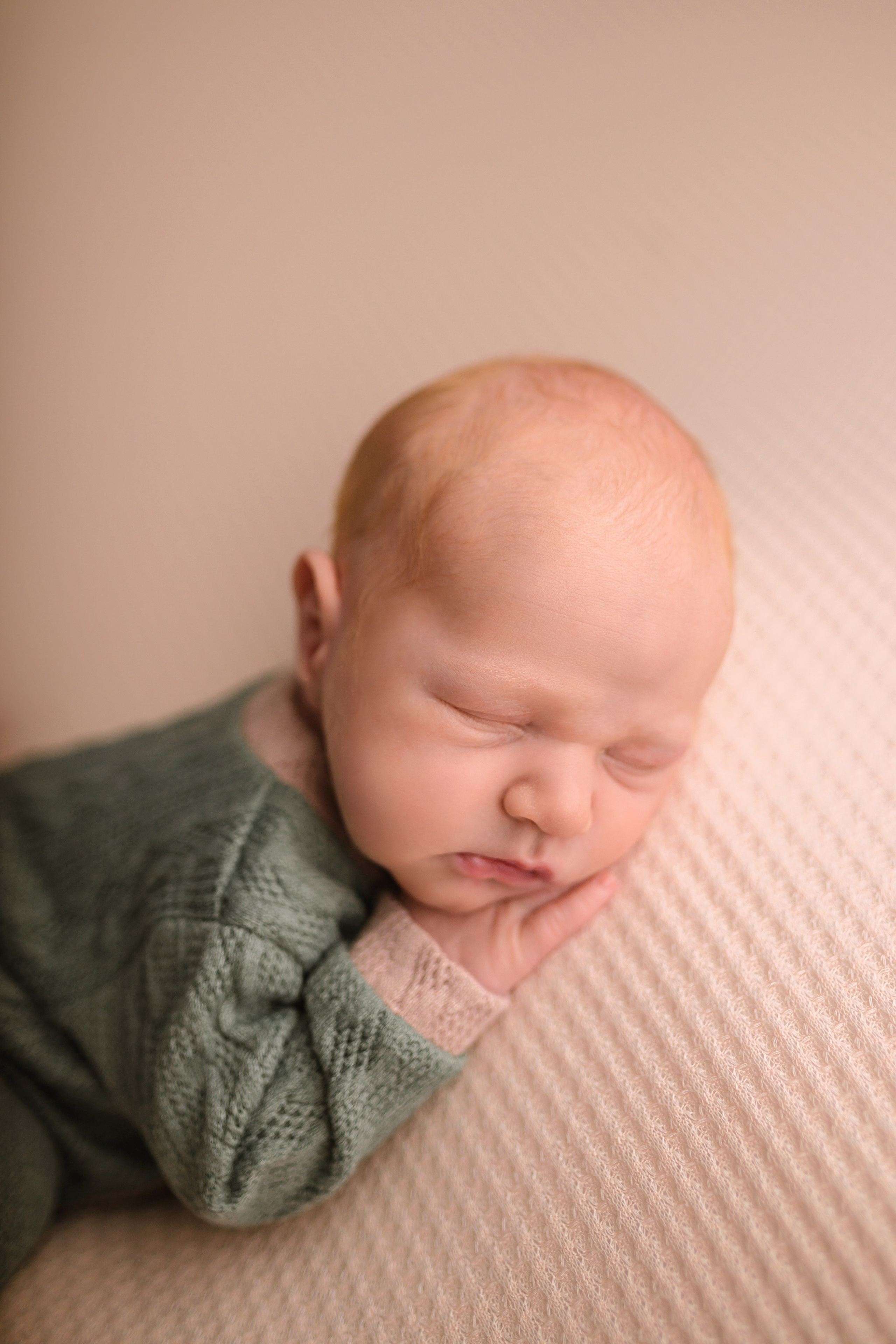 Neugeborene. Neugeborenen, Kinder, Familie Fotografin Oberhausen NRW Marina Lykov