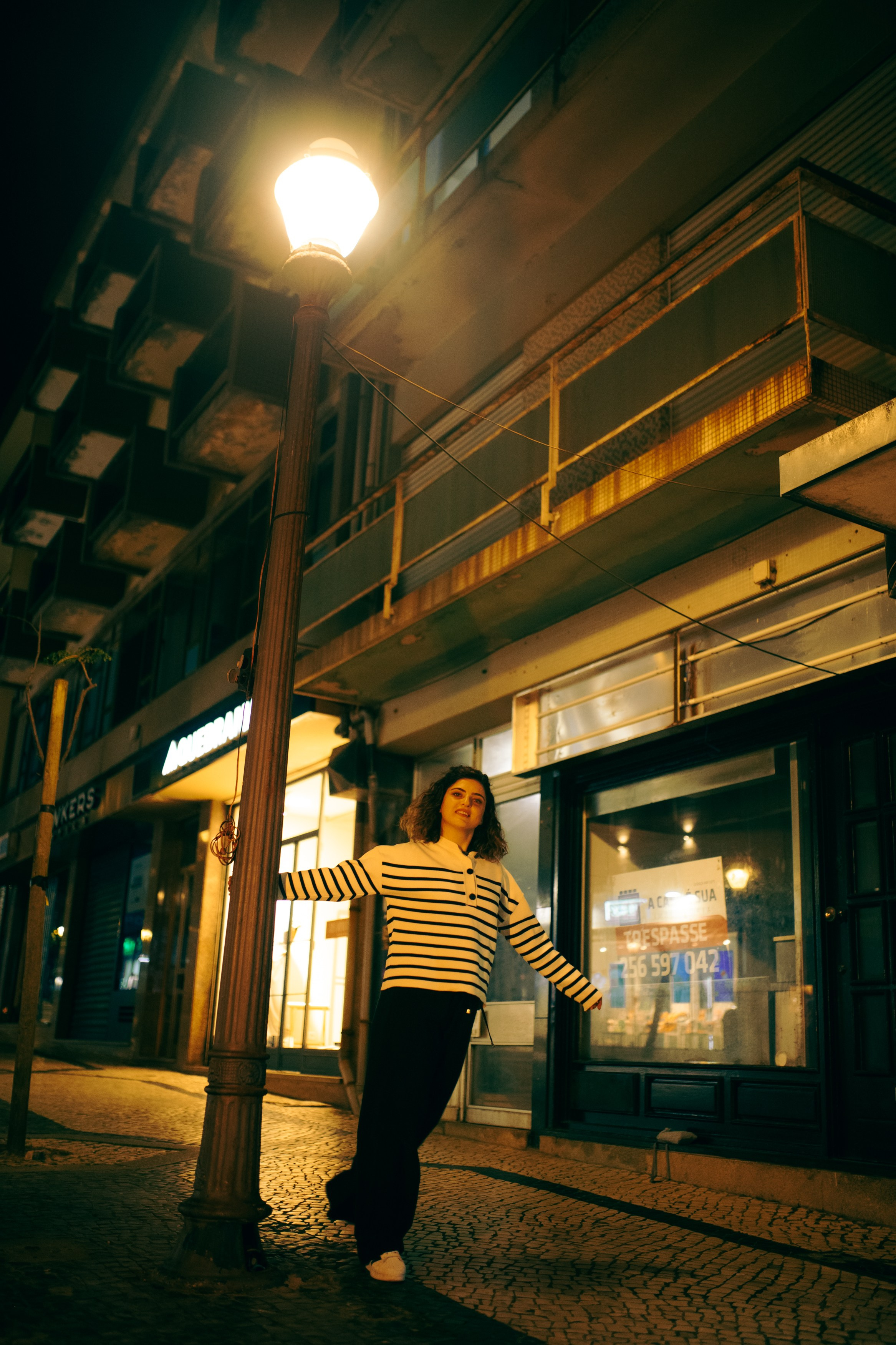 NIGHT CITY. Anastasiia Antoniuk portrait, family and couple photographer, Portugal