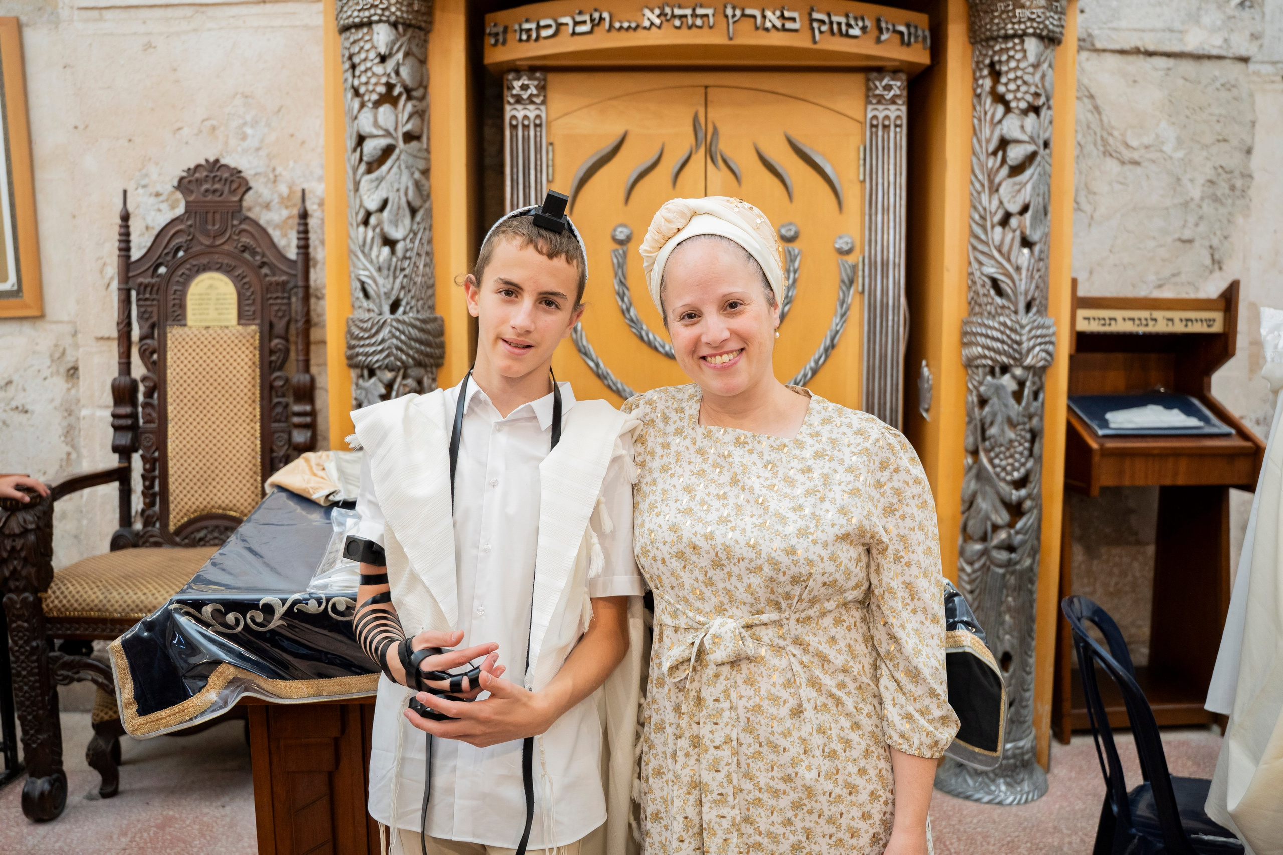 הנחת התפילין רפאל לוי. יוסף מזרחי צילום חתונה, ברית וזוגיות. צלם מקצועי שאוהב להוציא אתכם הכי יפים ברגעים הכי מרגשים