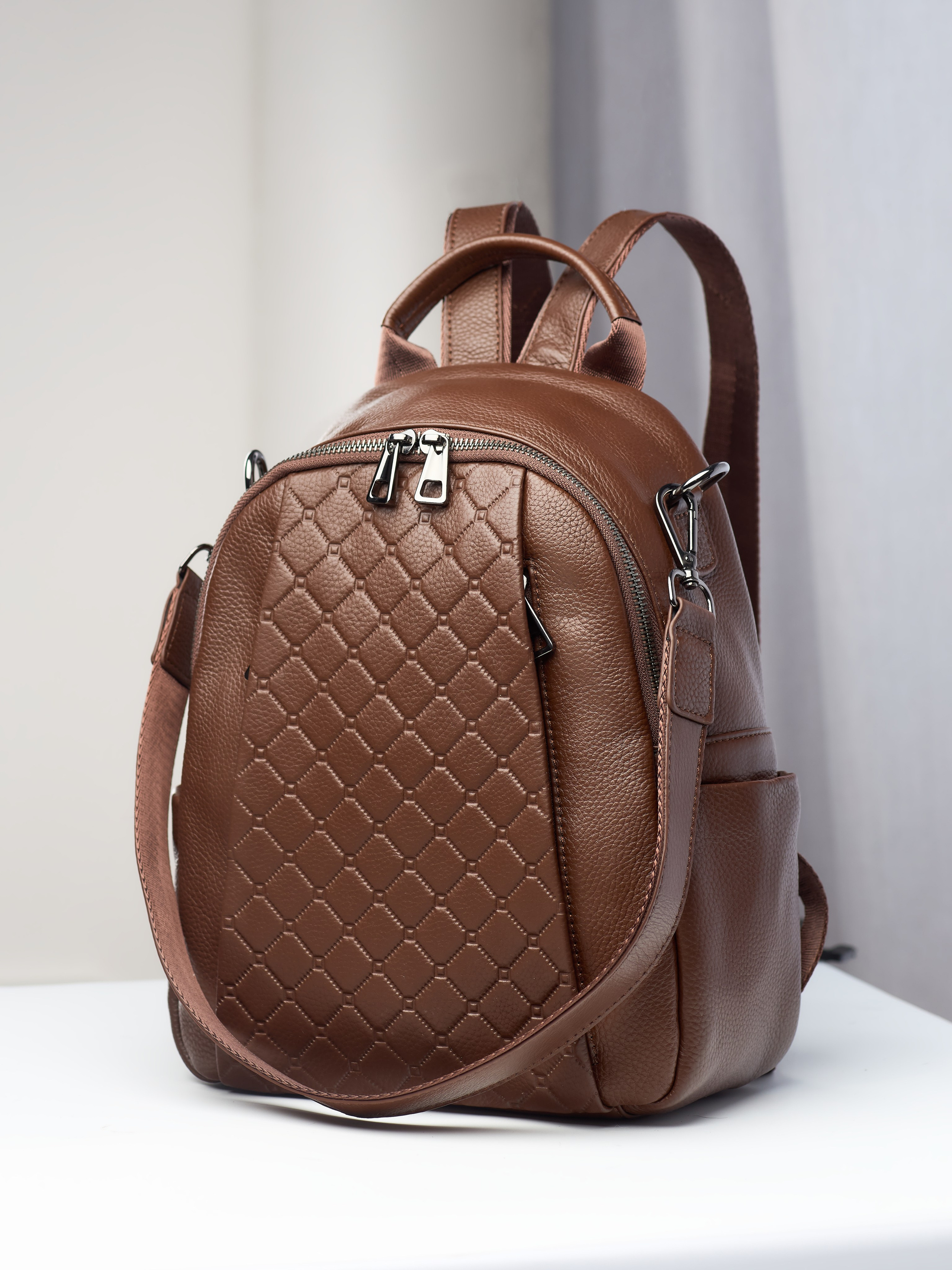 Сумки и кошельки. Предметная фотосъемка в Алматы. Студия фото и видео съемки товаров