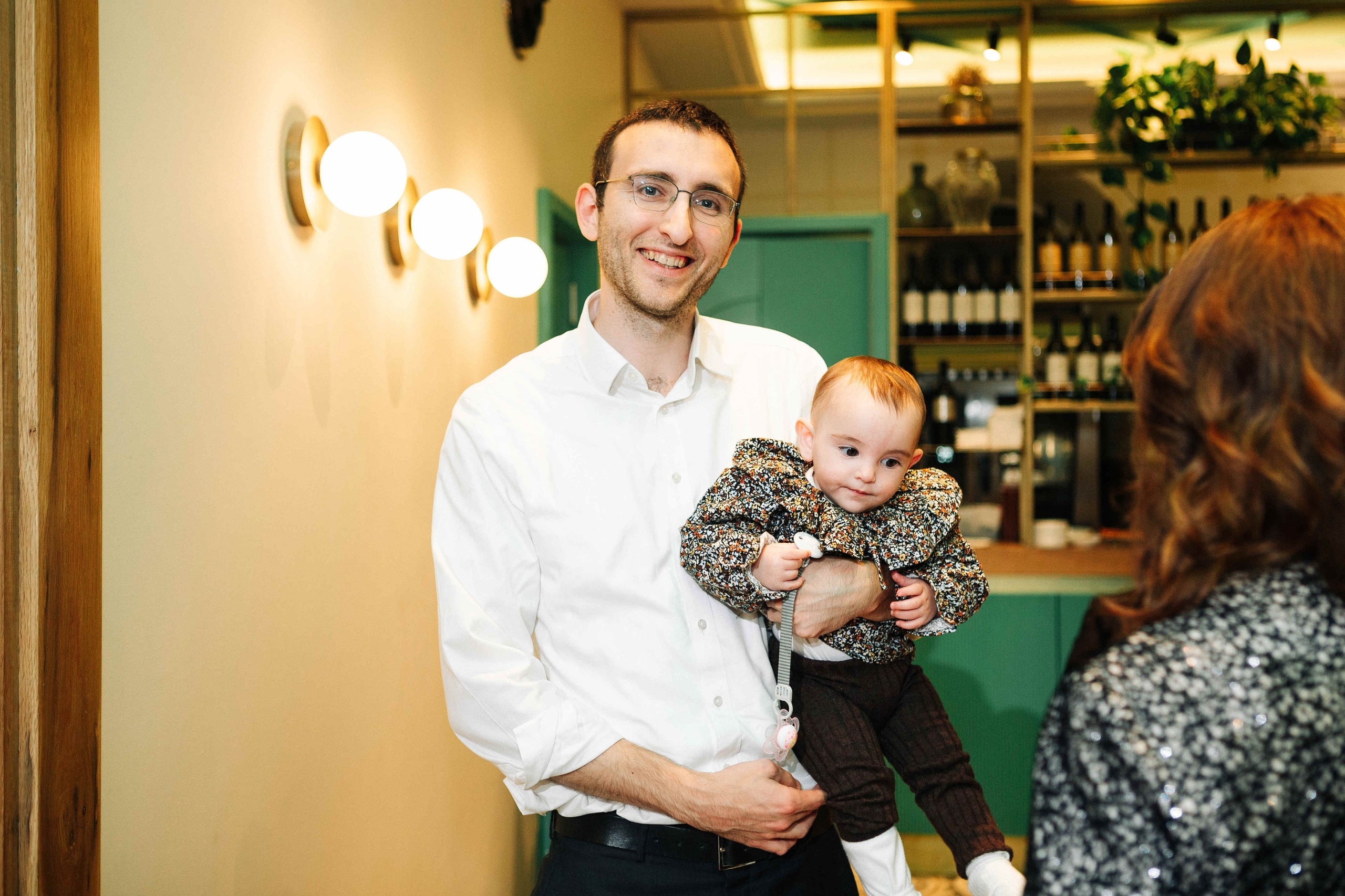 PARTY IN A RESTAURANT WITH THE WHOLE FAMILY. Https://shi-photo.com/