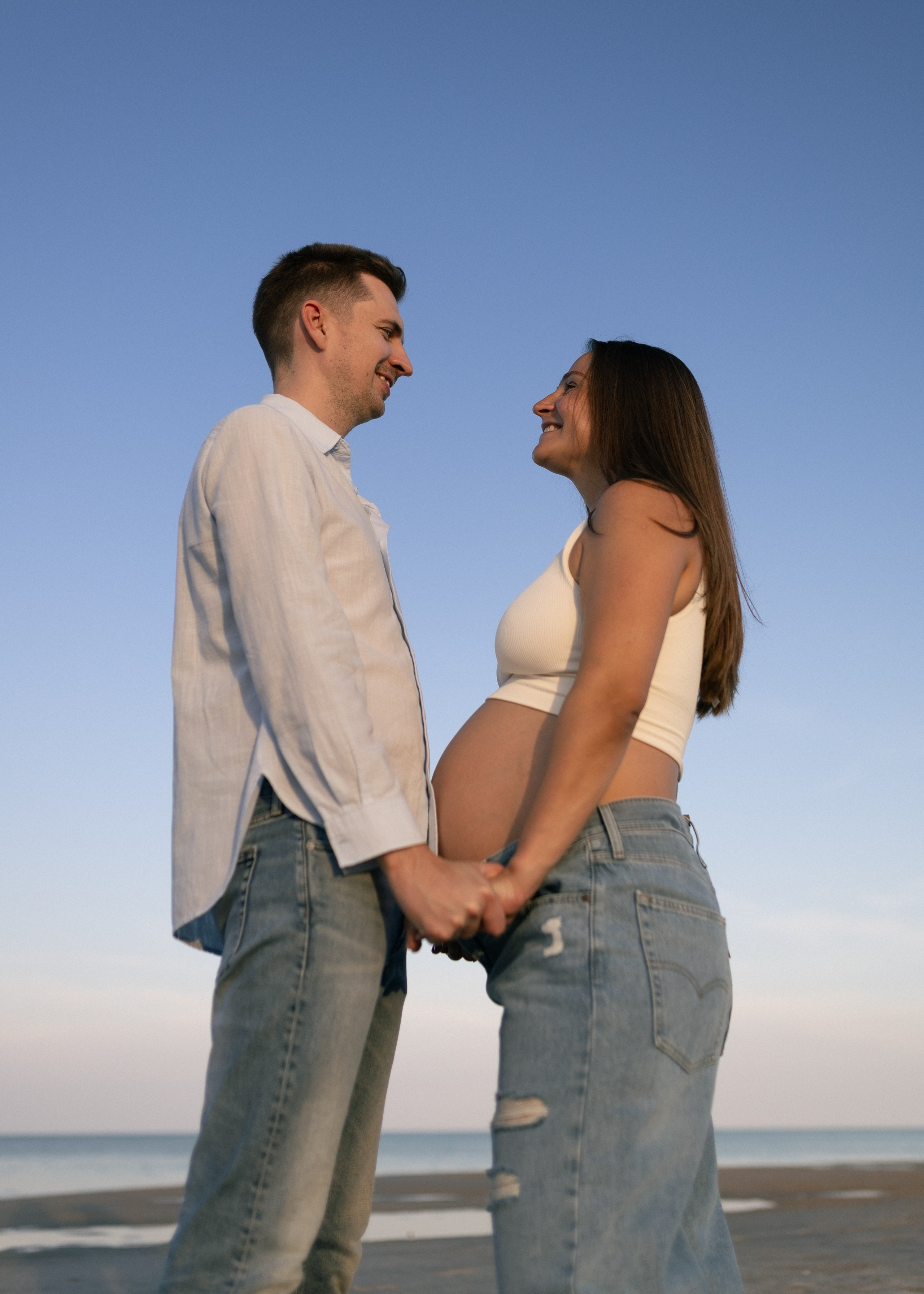 T + A Maternity at the Beach. Portrait and couples photographer in Florida, Valeriia Honcharova