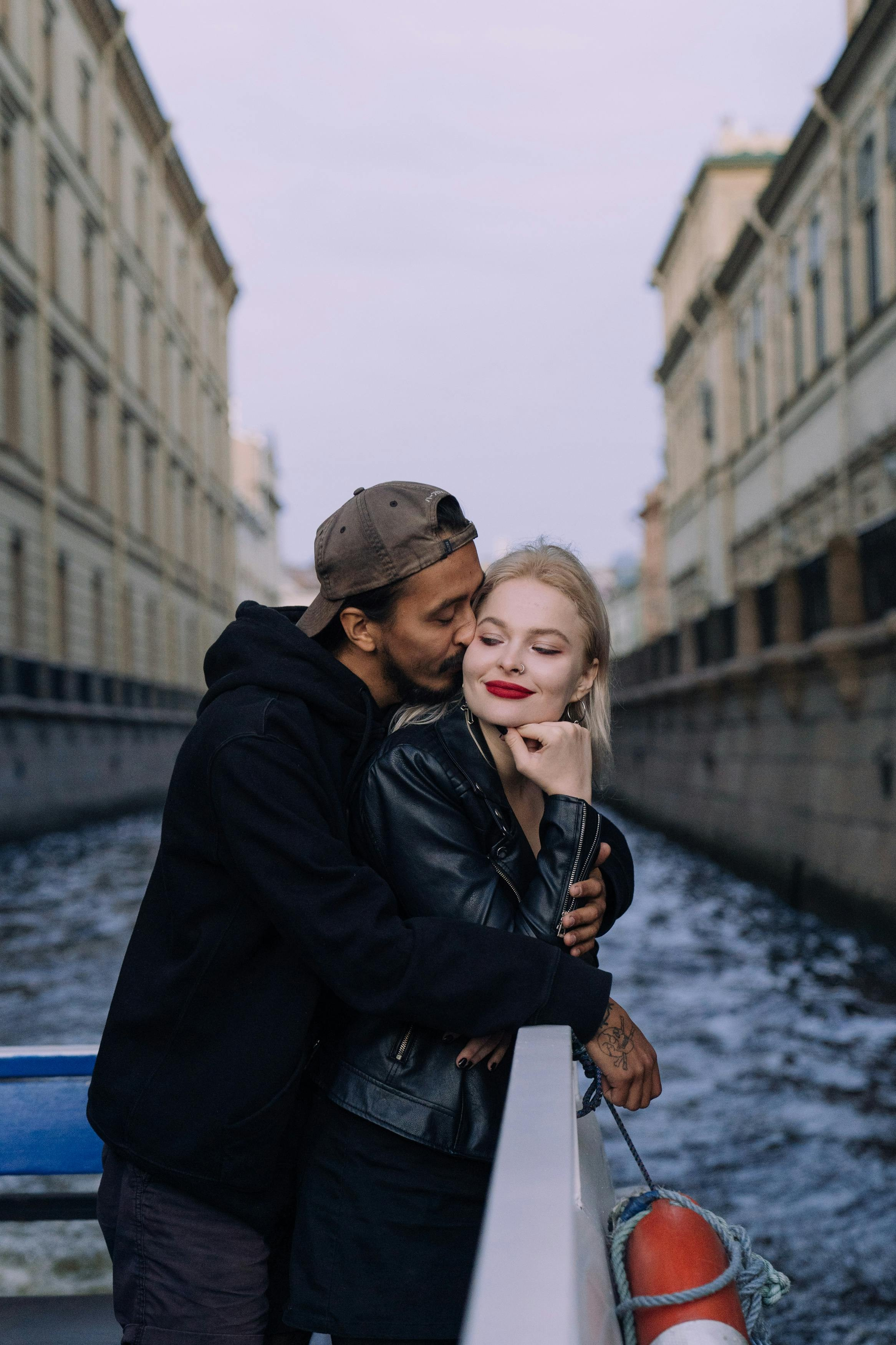 КАРИНА И ЖЕНЯ: СВОБОДА И НЕЖНОСТЬ В ПИТЕРЕ. Свадебный фотограф в Санкт-Петербурге Алиса Беликова