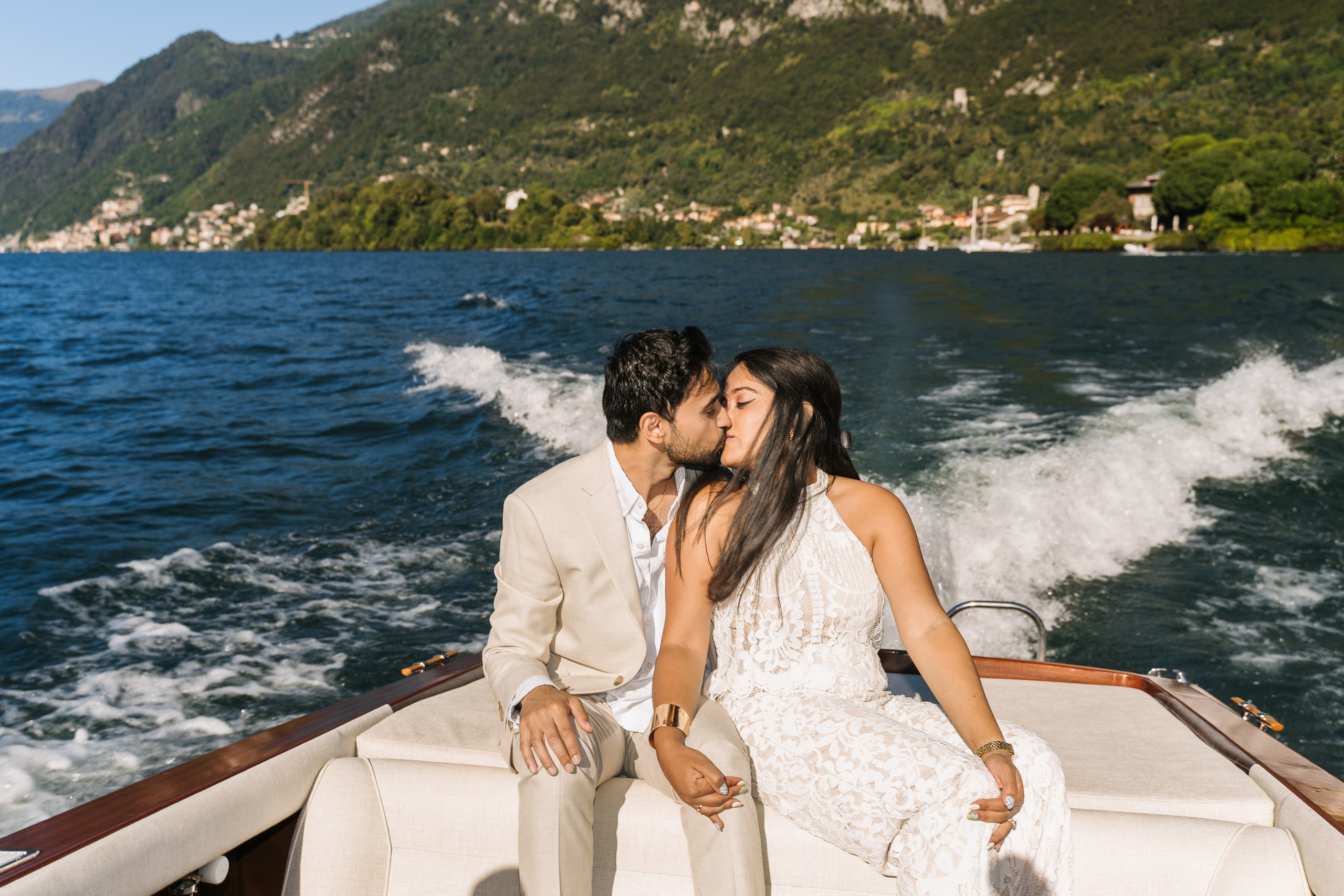 Boat Tour Anniversary in Lake Como. Proposal Photographer in Lake Como