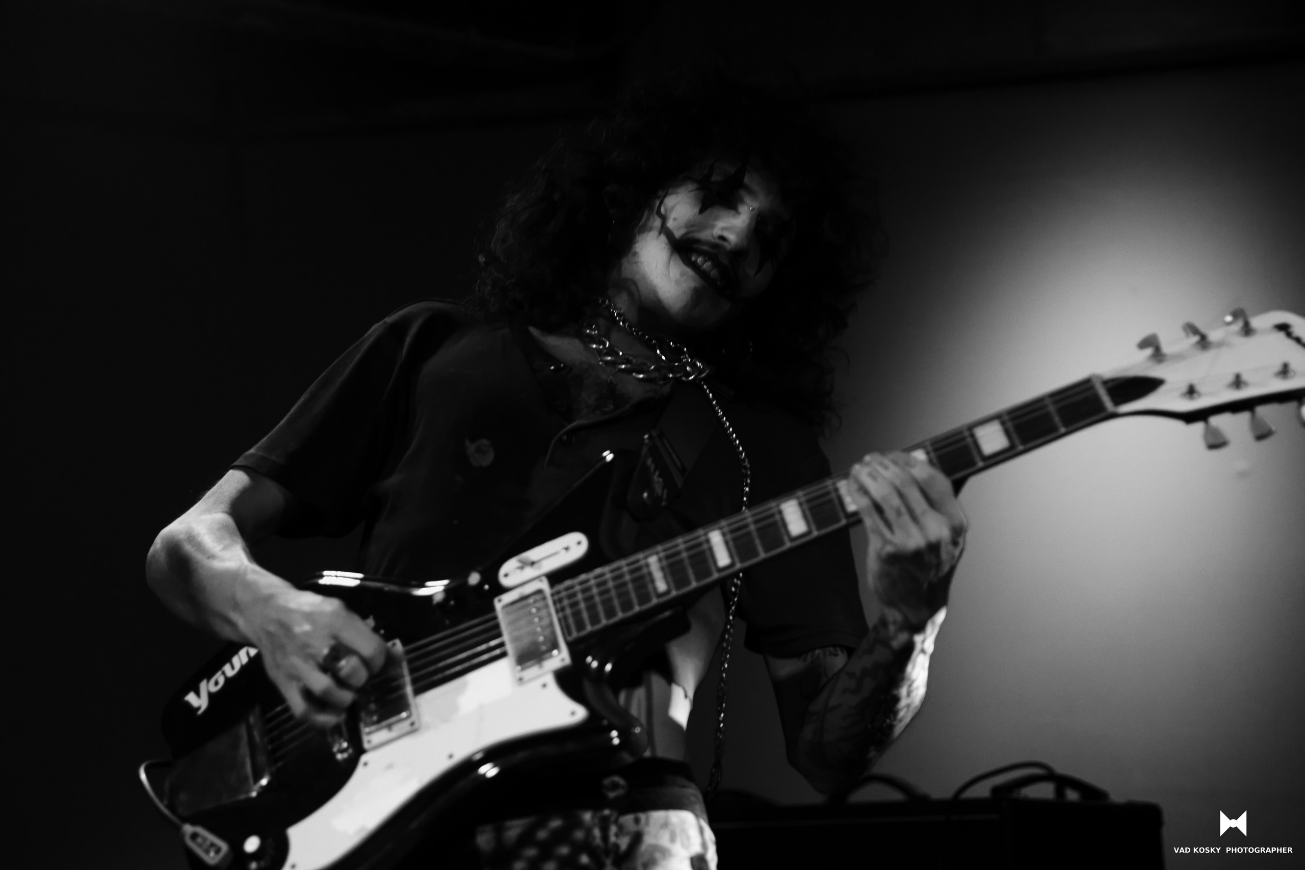 Crimson bass — Mary Bar Haifa 28.11.25. Vad Kosky Photographer