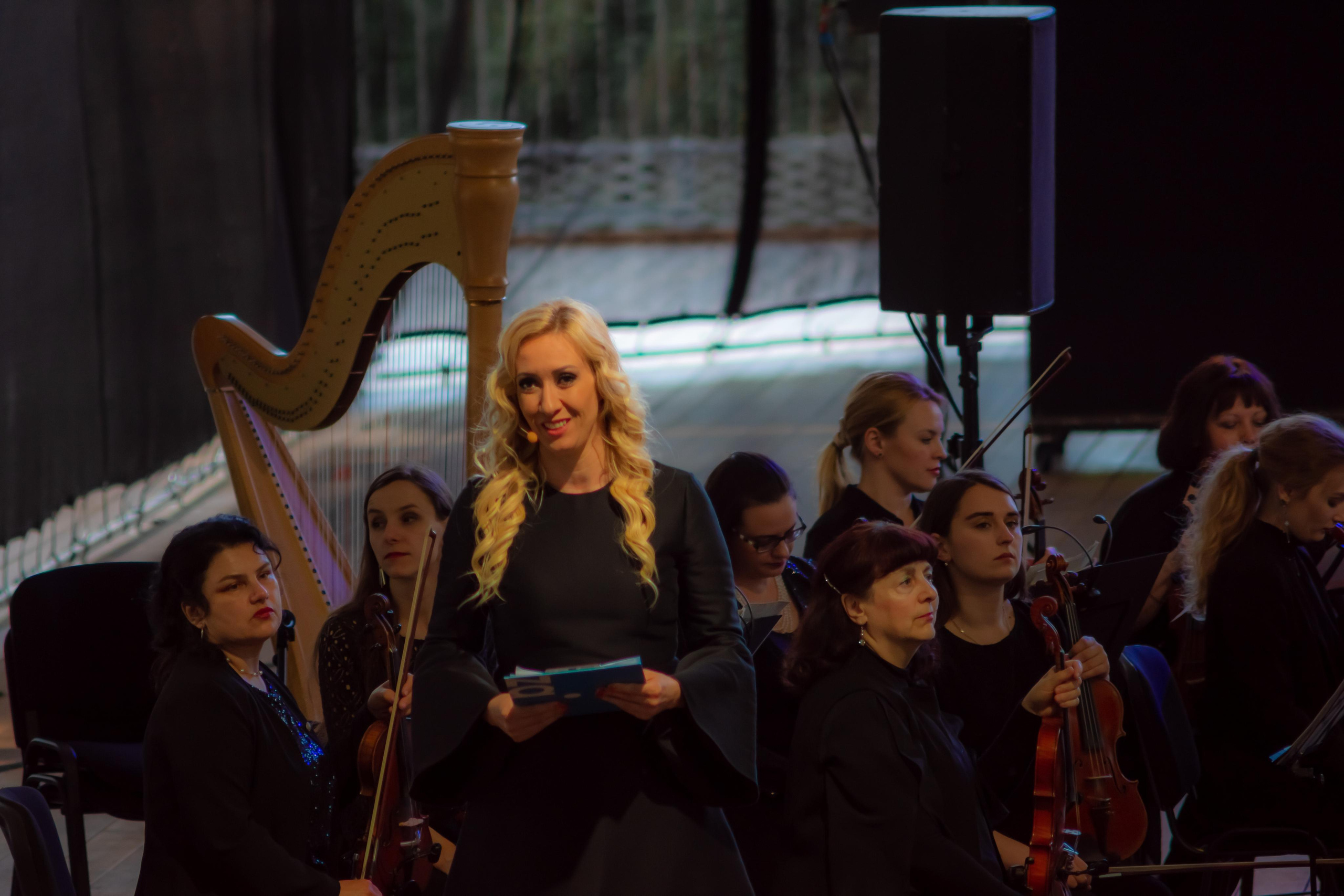 Koncert charytatywny „Sail Fundation” w szczecinie na Teatr Letni. Rodzinny i weselny fotograf w Szczecinie, Dennis