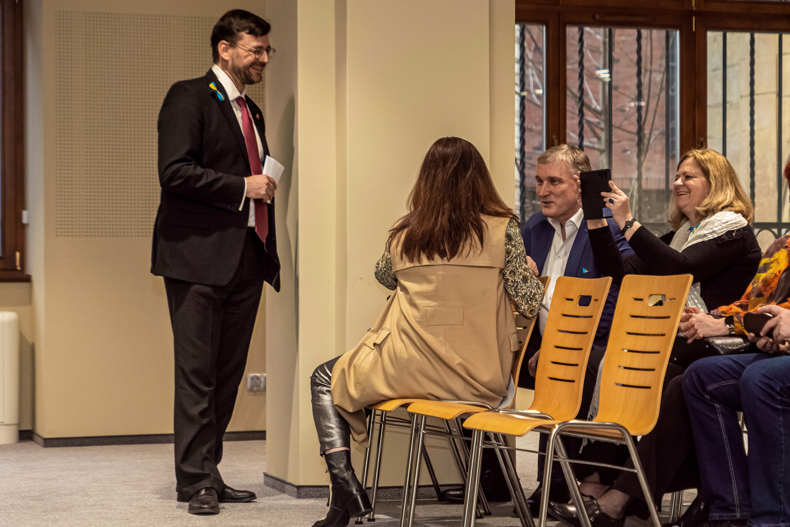 Koncert charytatywny „Sail Fundation” w Szczecinie w Museum Sztuki. Rodzinny i weselny fotograf w Szczecinie, Dennis