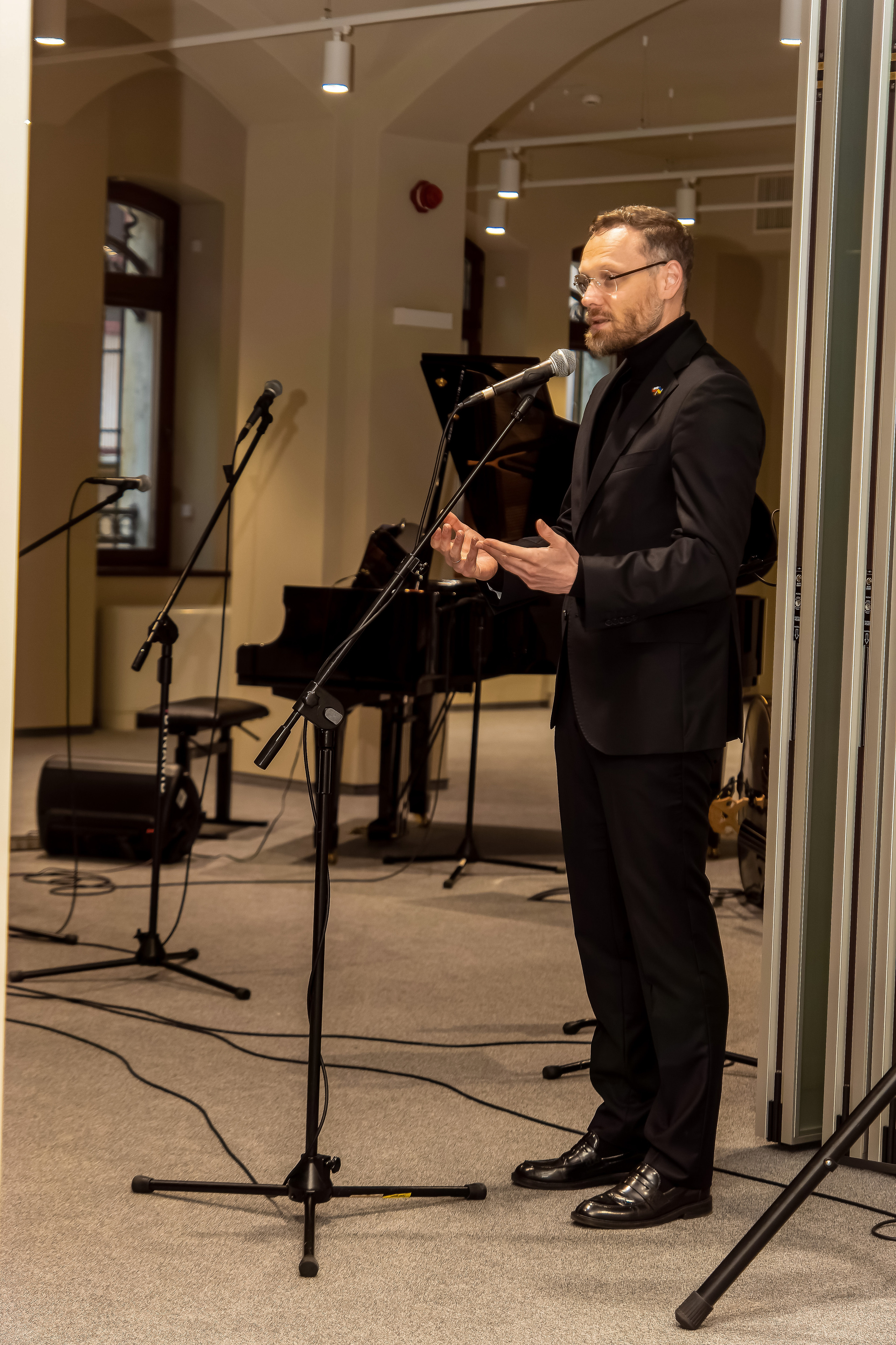 Koncert charytatywny „Sail Fundation” w Szczecinie w Museum Sztuki. Rodzinny i weselny fotograf w Szczecinie, Dennis