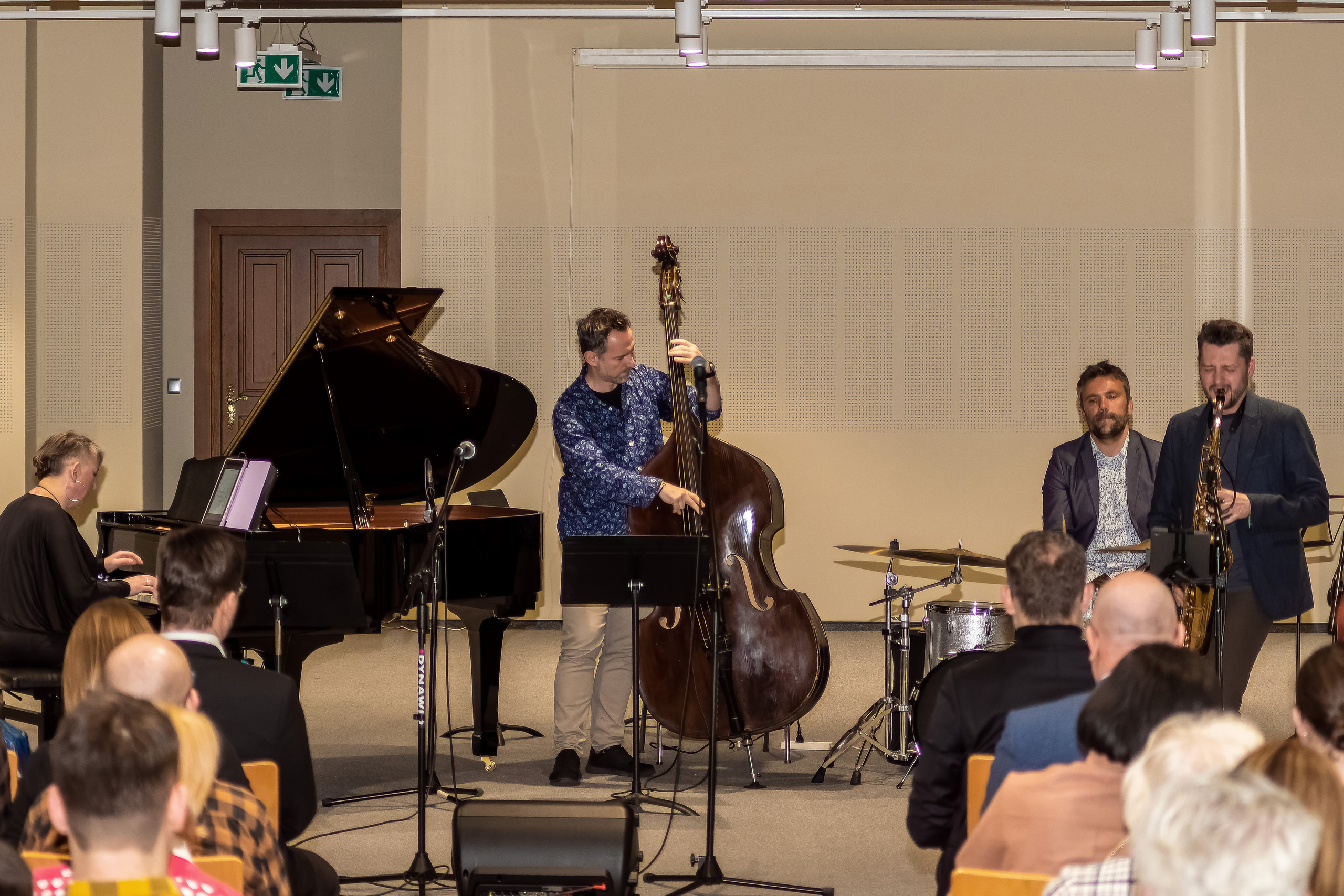 Koncert charytatywny „Sail Fundation” w Szczecinie w Museum Sztuki. Rodzinny i weselny fotograf w Szczecinie, Dennis