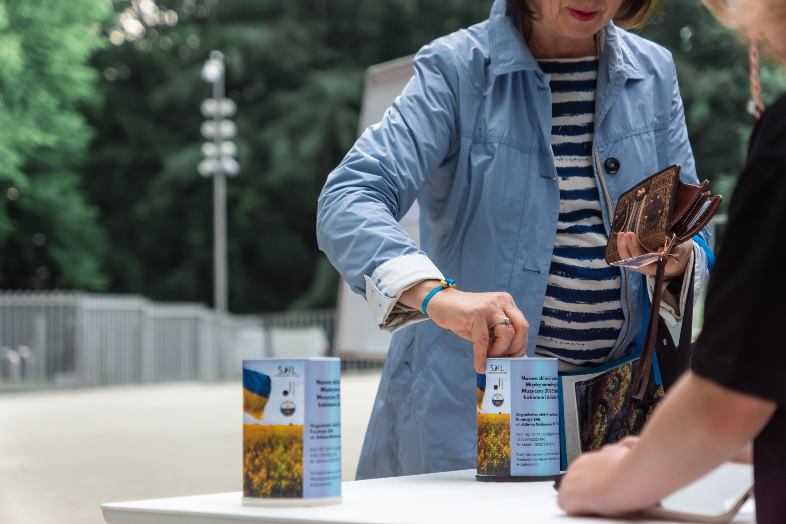 Koncert charytatywny „Sail Fundation” w szczecinie na Teatr Letni. Rodzinny i weselny fotograf w Szczecinie, Dennis