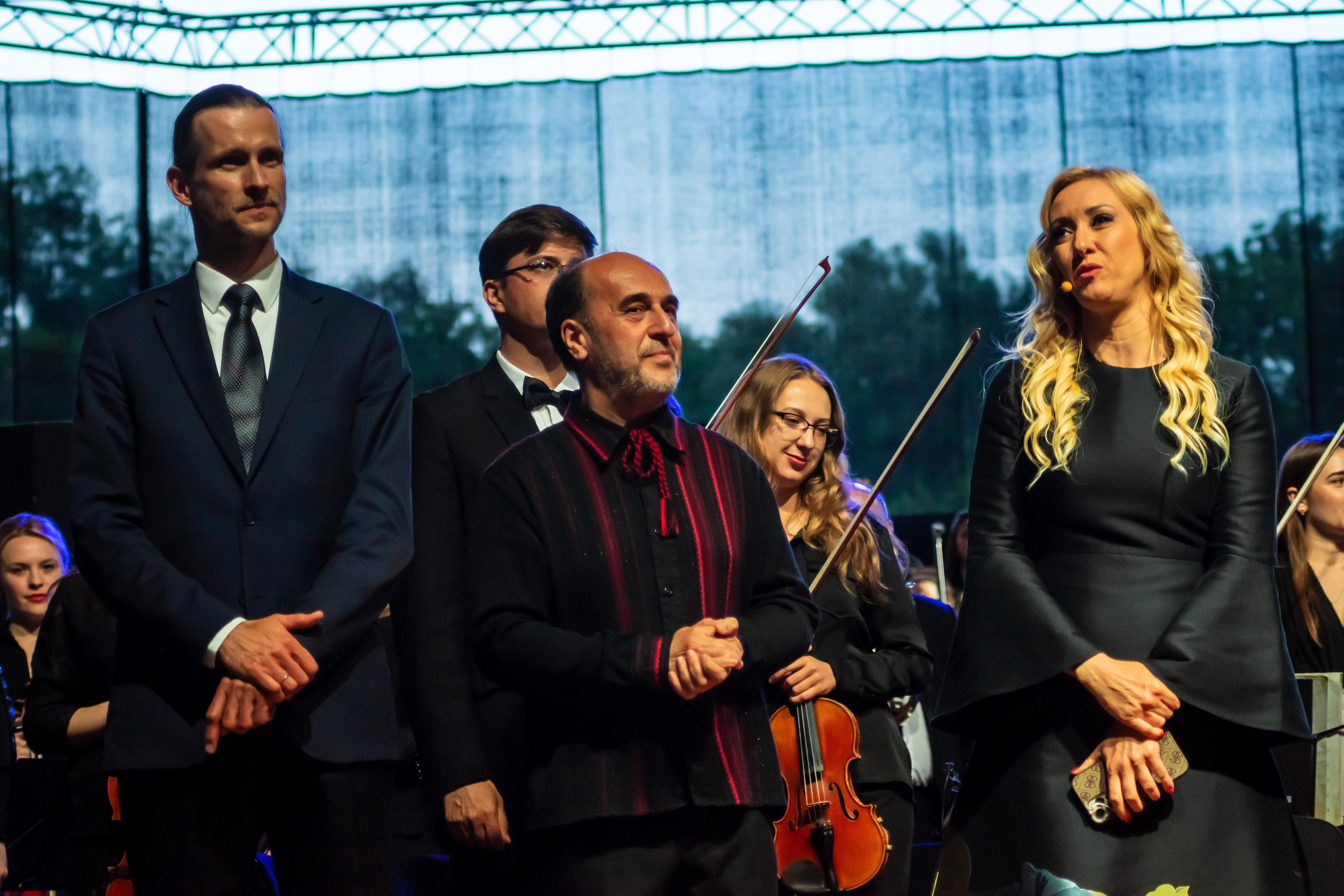 Koncert charytatywny „Sail Fundation” w szczecinie na Teatr Letni. Rodzinny i weselny fotograf w Szczecinie, Dennis