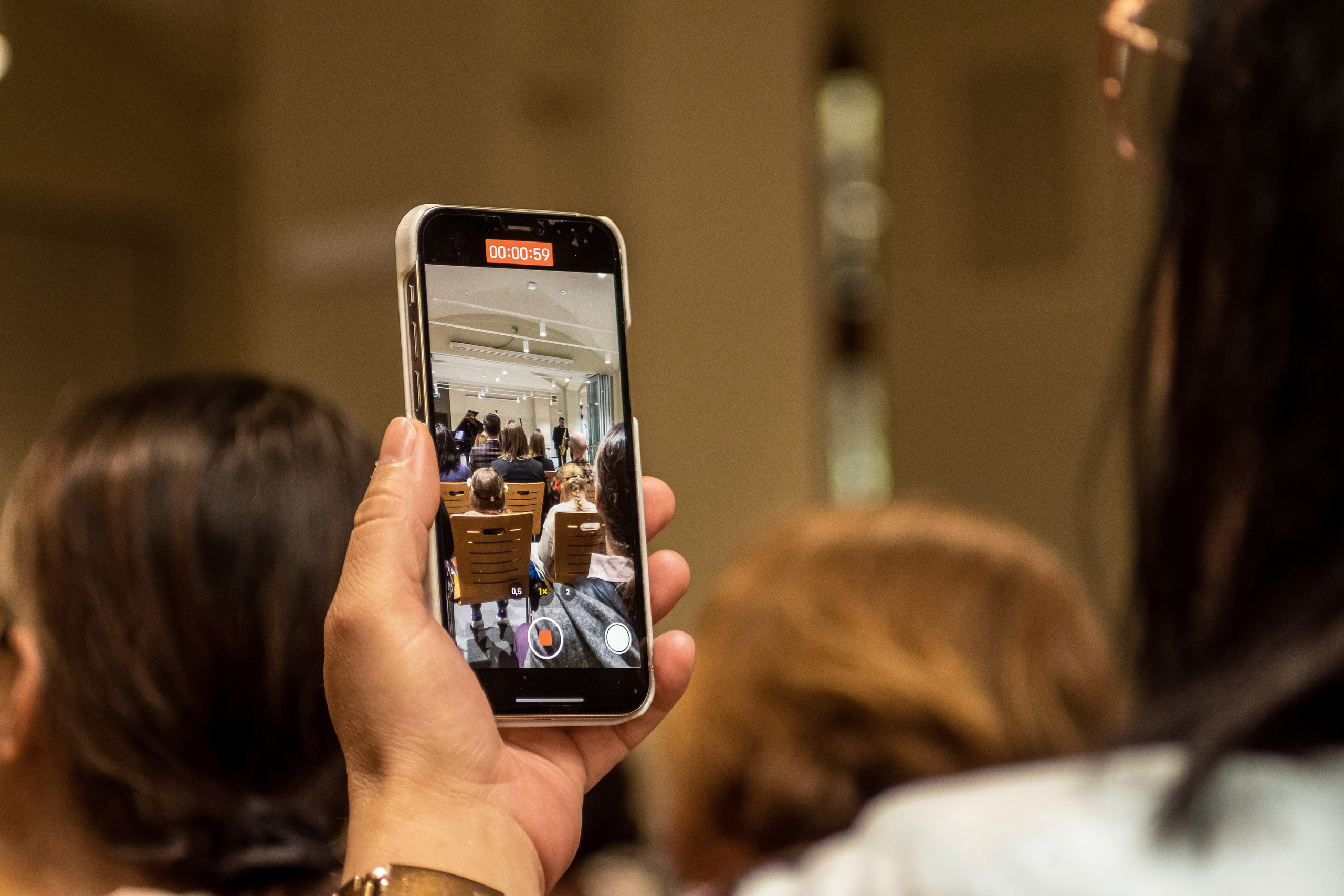 Koncert charytatywny „Sail Fundation” w Szczecinie w Museum Sztuki. Rodzinny i weselny fotograf w Szczecinie, Dennis