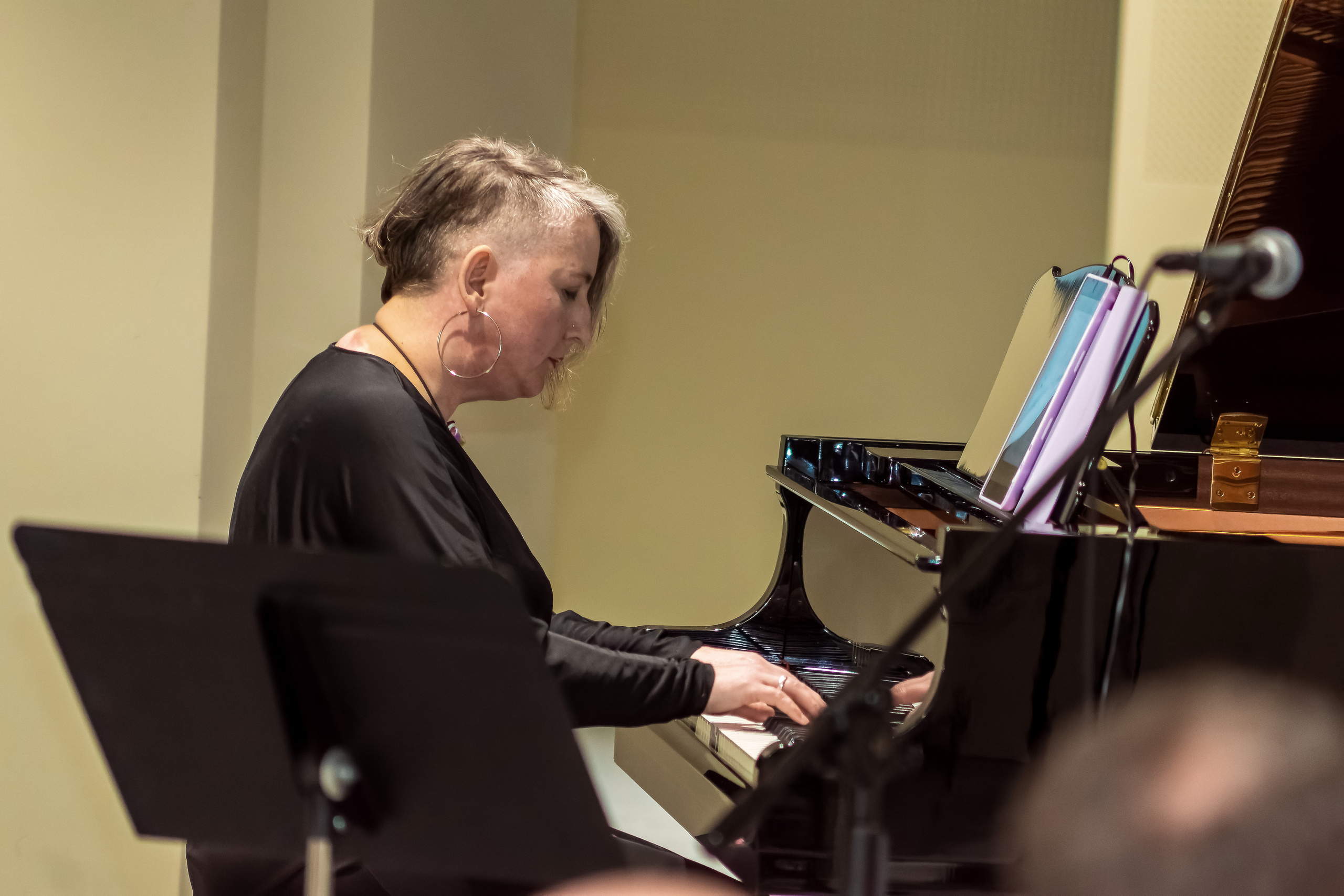 Koncert charytatywny „Sail Fundation” w Szczecinie w Museum Sztuki. Rodzinny i weselny fotograf w Szczecinie, Dennis