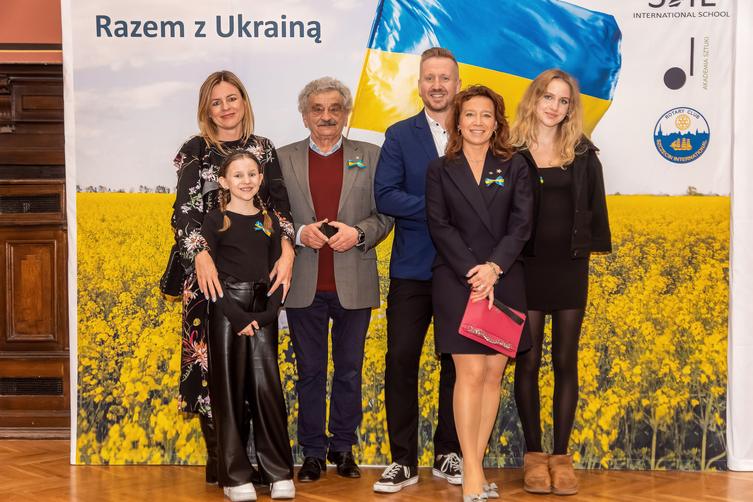 Koncert charytatywny „Sail Fundation” w Szczecinie w Museum Sztuki. Rodzinny i weselny fotograf w Szczecinie, Dennis