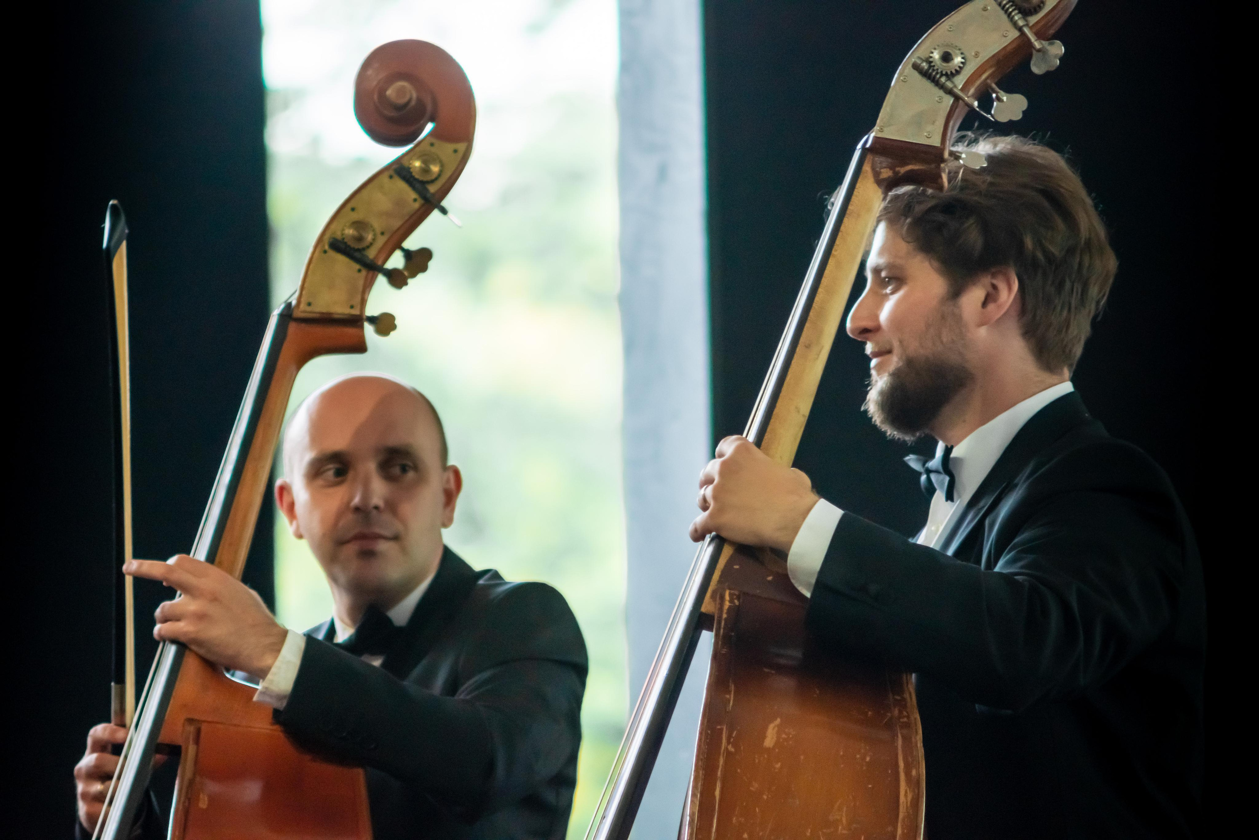 Koncert charytatywny „Sail Fundation” w szczecinie na Teatr Letni. Rodzinny i weselny fotograf w Szczecinie, Dennis