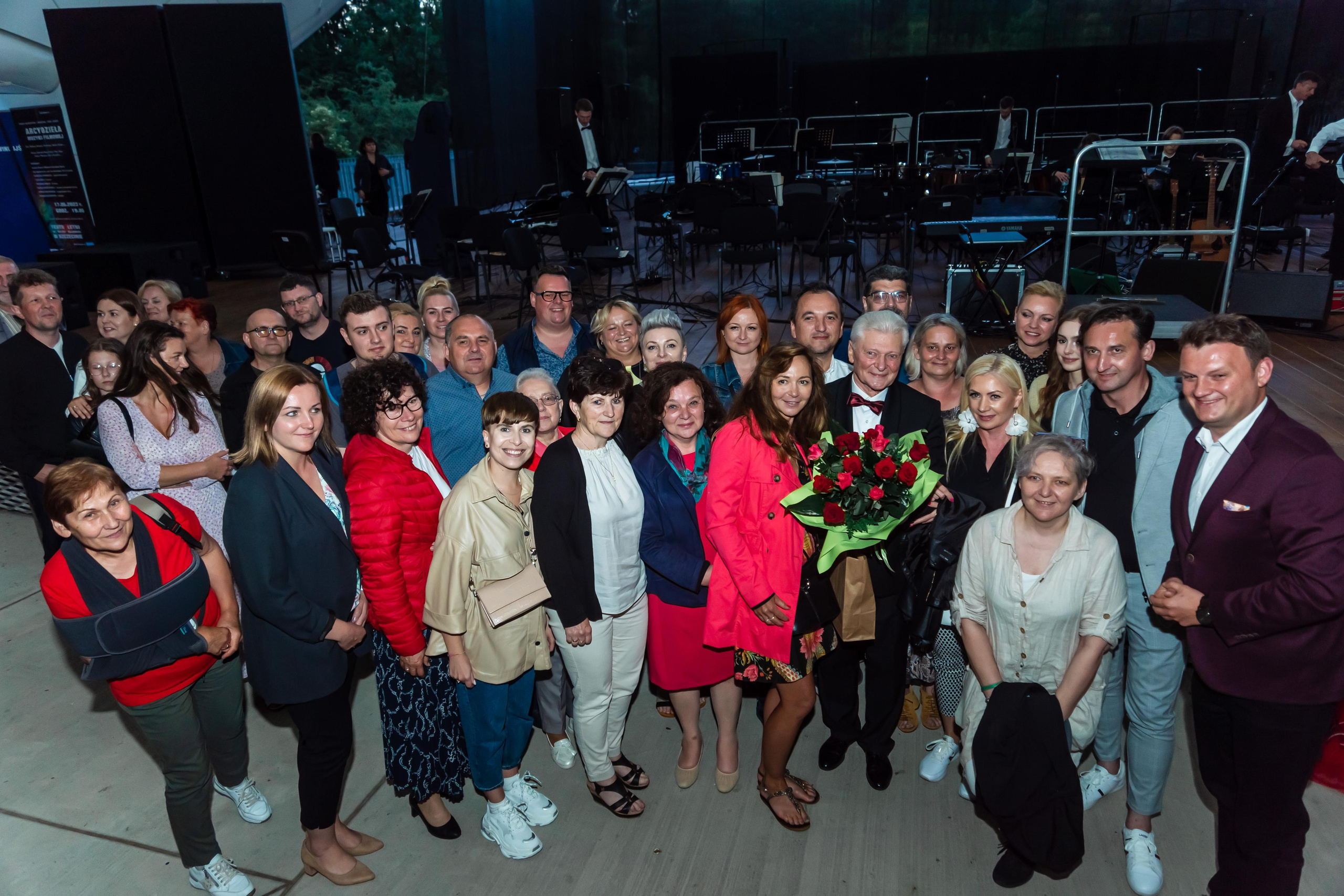 Koncert charytatywny „Sail Fundation” w szczecinie na Teatr Letni. Rodzinny i weselny fotograf w Szczecinie, Dennis