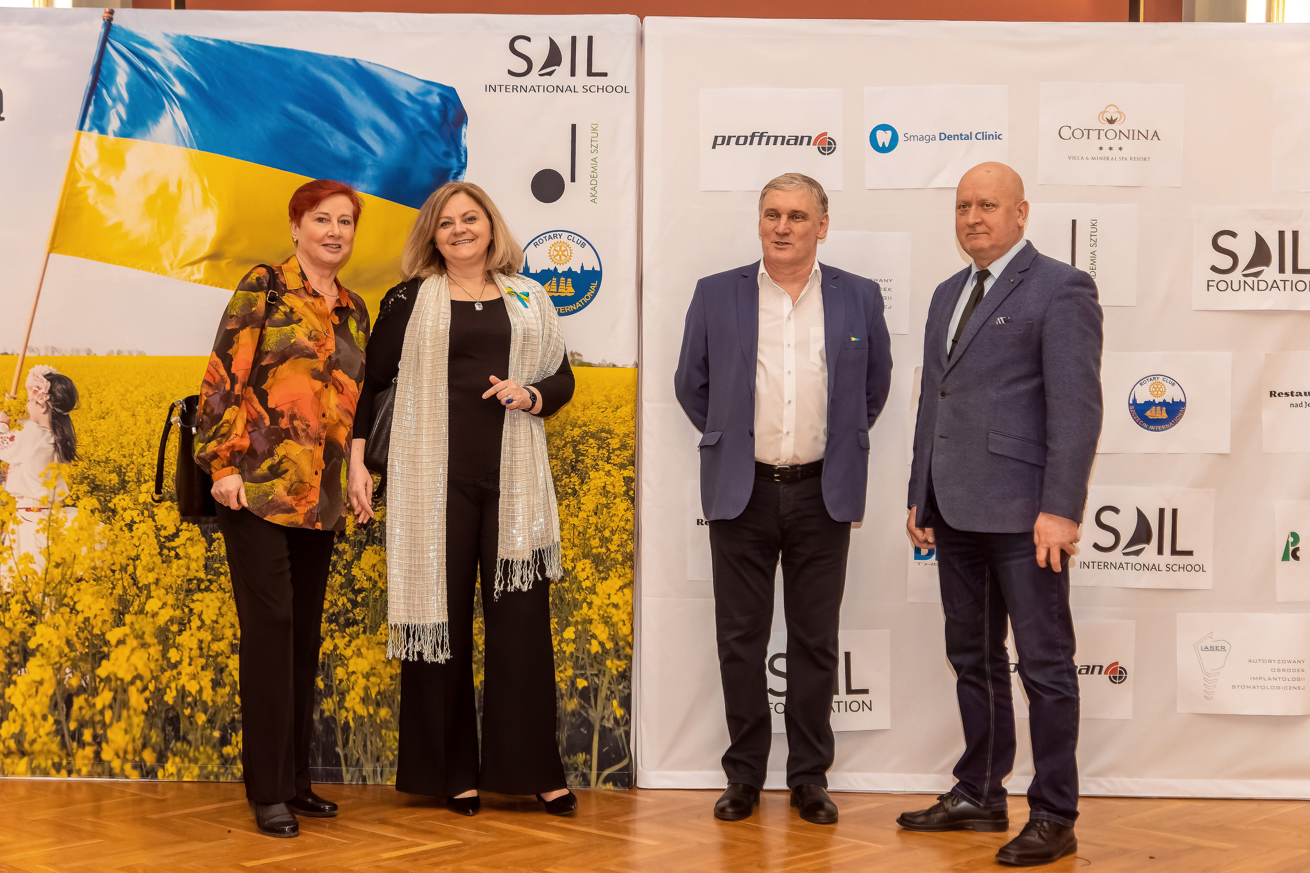 Koncert charytatywny „Sail Fundation” w Szczecinie w Museum Sztuki. Rodzinny i weselny fotograf w Szczecinie, Dennis