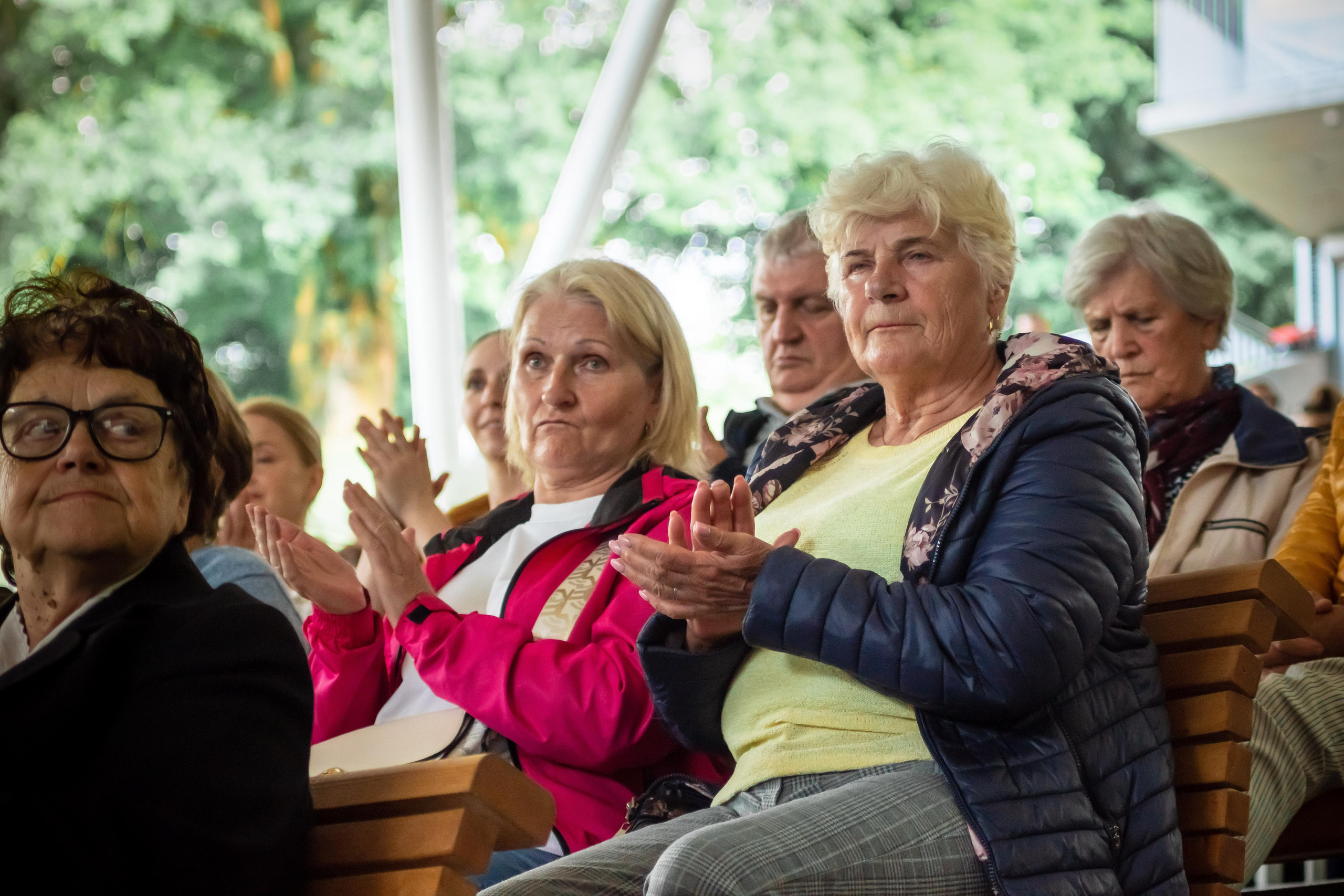 Koncert charytatywny „Sail Fundation” w szczecinie na Teatr Letni. Rodzinny i weselny fotograf w Szczecinie, Dennis
