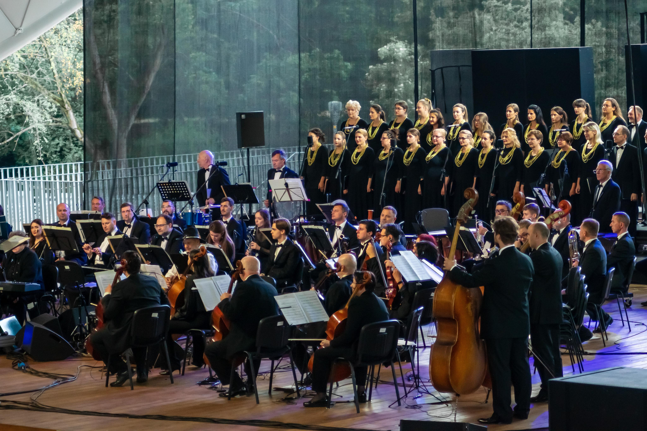 Koncert charytatywny „Sail Fundation” w szczecinie na Teatr Letni. Rodzinny i weselny fotograf w Szczecinie, Dennis