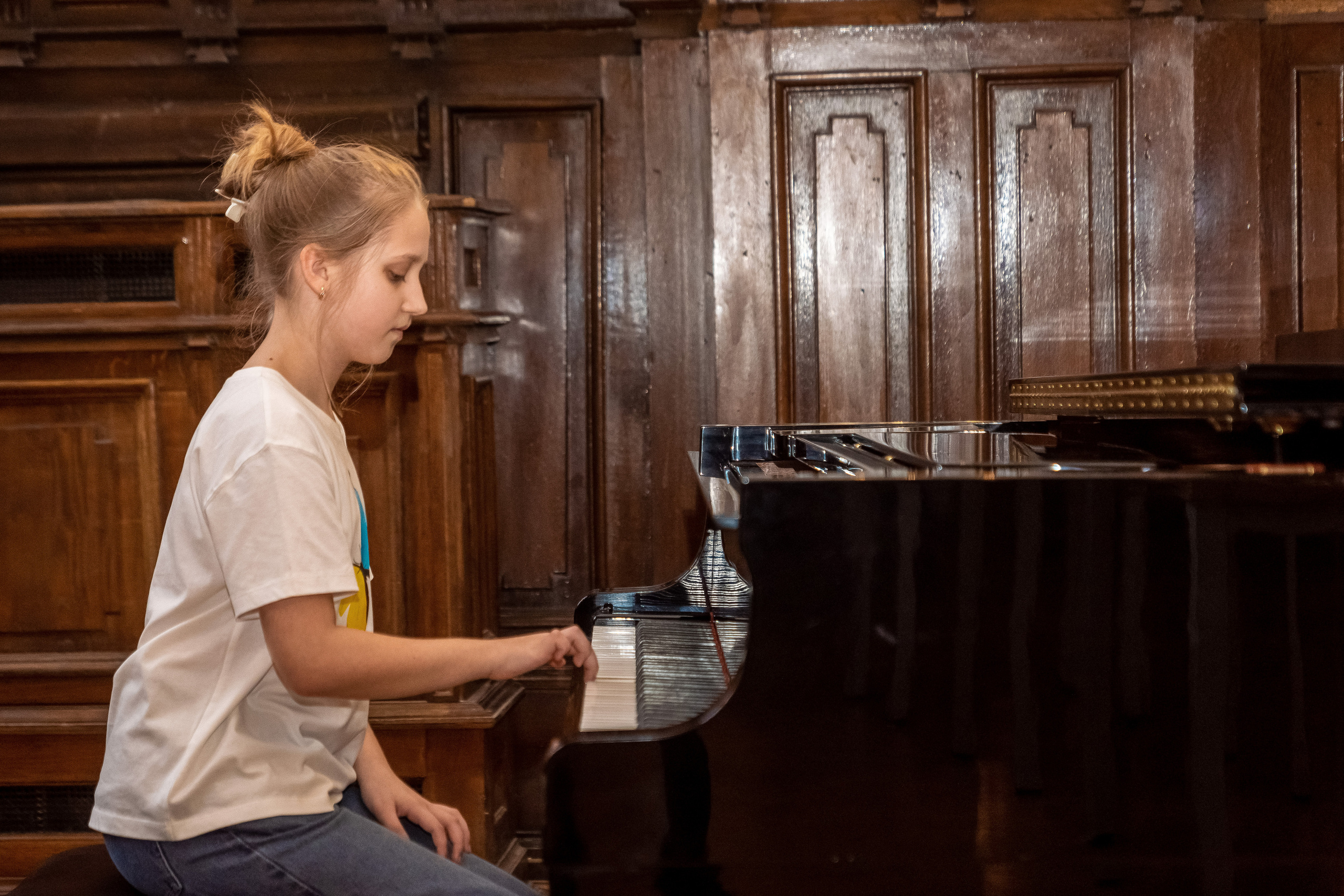 Koncert charytatywny „Sail Fundation” w Szczecinie w Museum Sztuki. Rodzinny i weselny fotograf w Szczecinie, Dennis