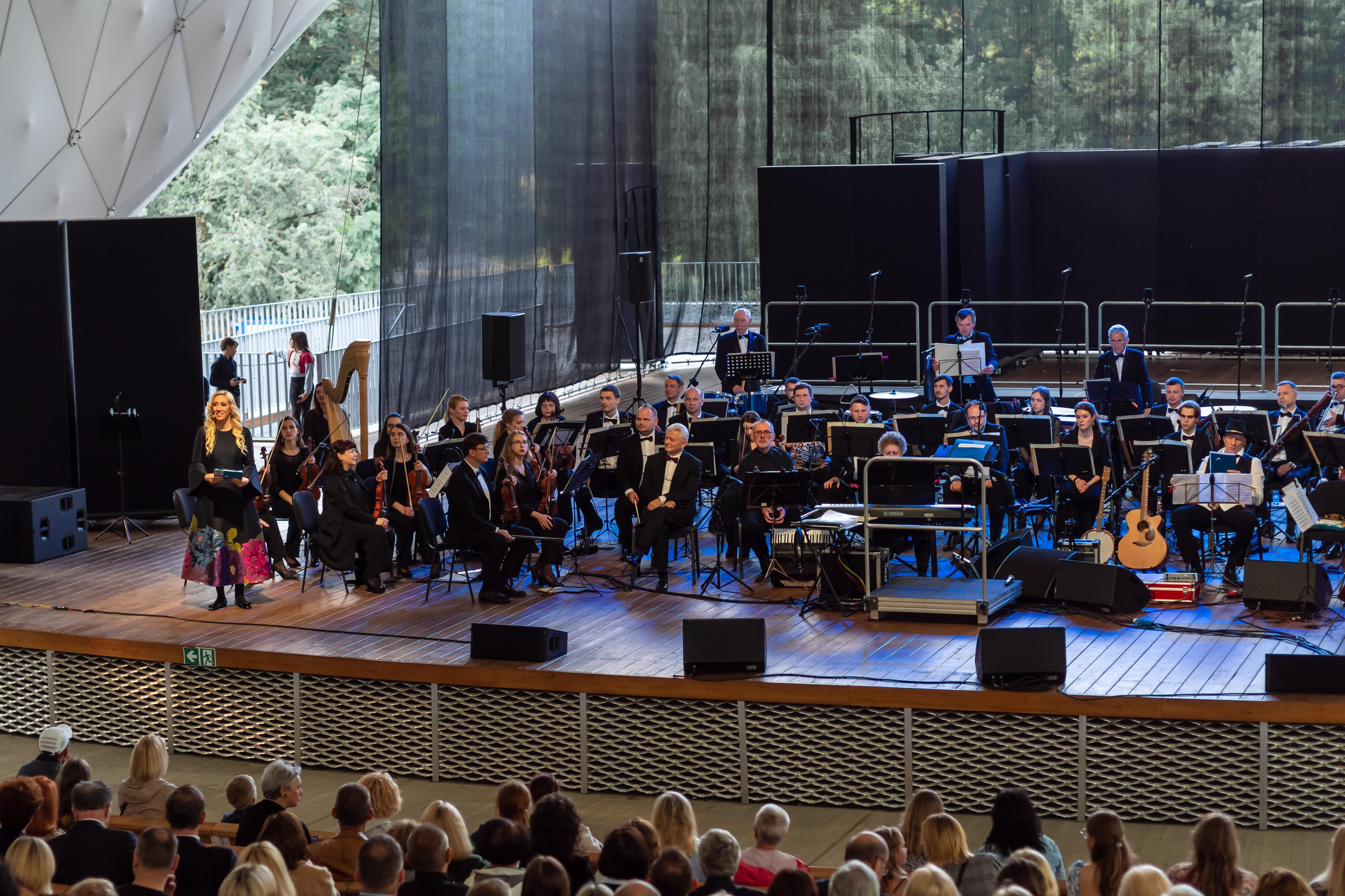 Koncert charytatywny „Sail Fundation” w szczecinie na Teatr Letni. Rodzinny i weselny fotograf w Szczecinie, Dennis