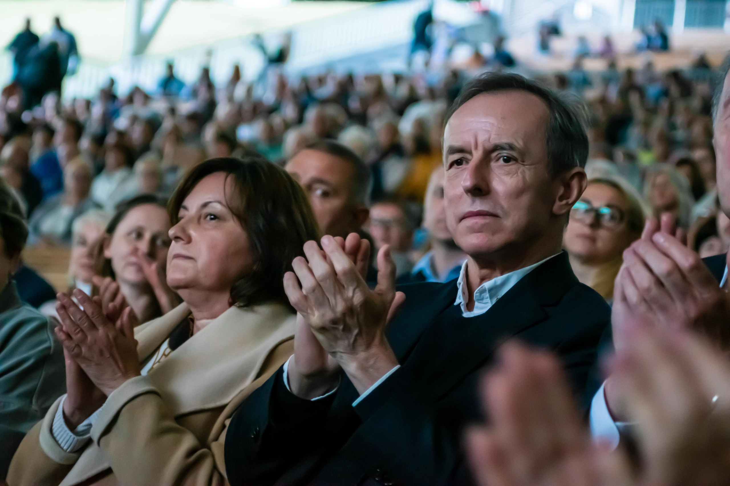 Koncert charytatywny „Sail Fundation” w szczecinie na Teatr Letni. Rodzinny i weselny fotograf w Szczecinie, Dennis