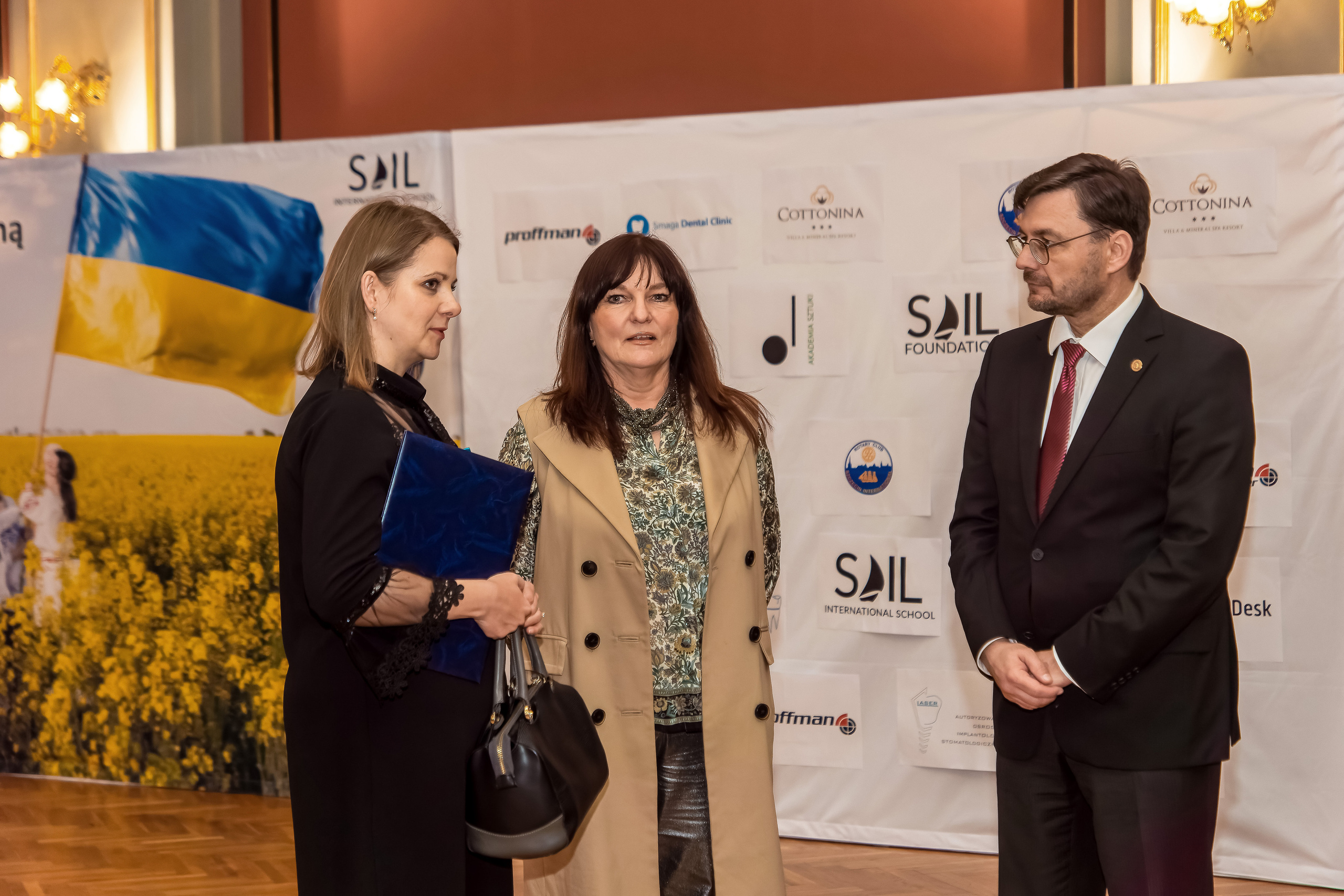 Koncert charytatywny „Sail Fundation” w Szczecinie w Museum Sztuki. Rodzinny i weselny fotograf w Szczecinie, Dennis