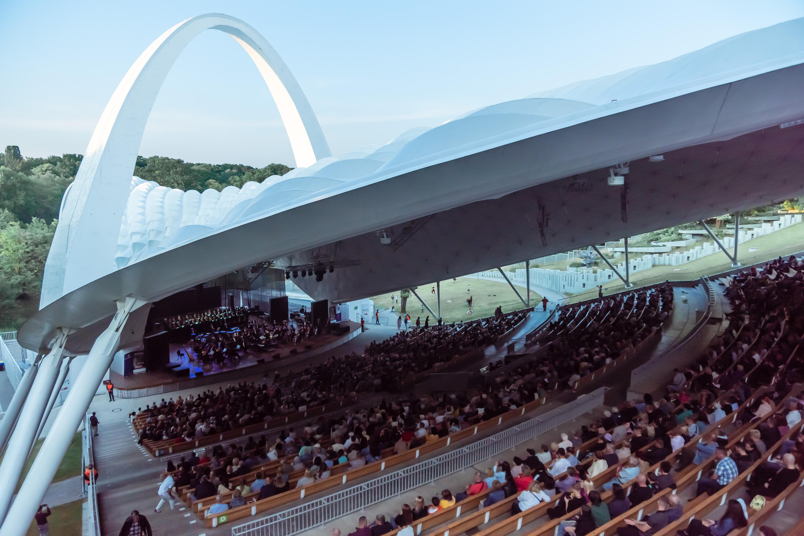 Koncert charytatywny „Sail Fundation” w szczecinie na Teatr Letni. Rodzinny i weselny fotograf w Szczecinie, Dennis