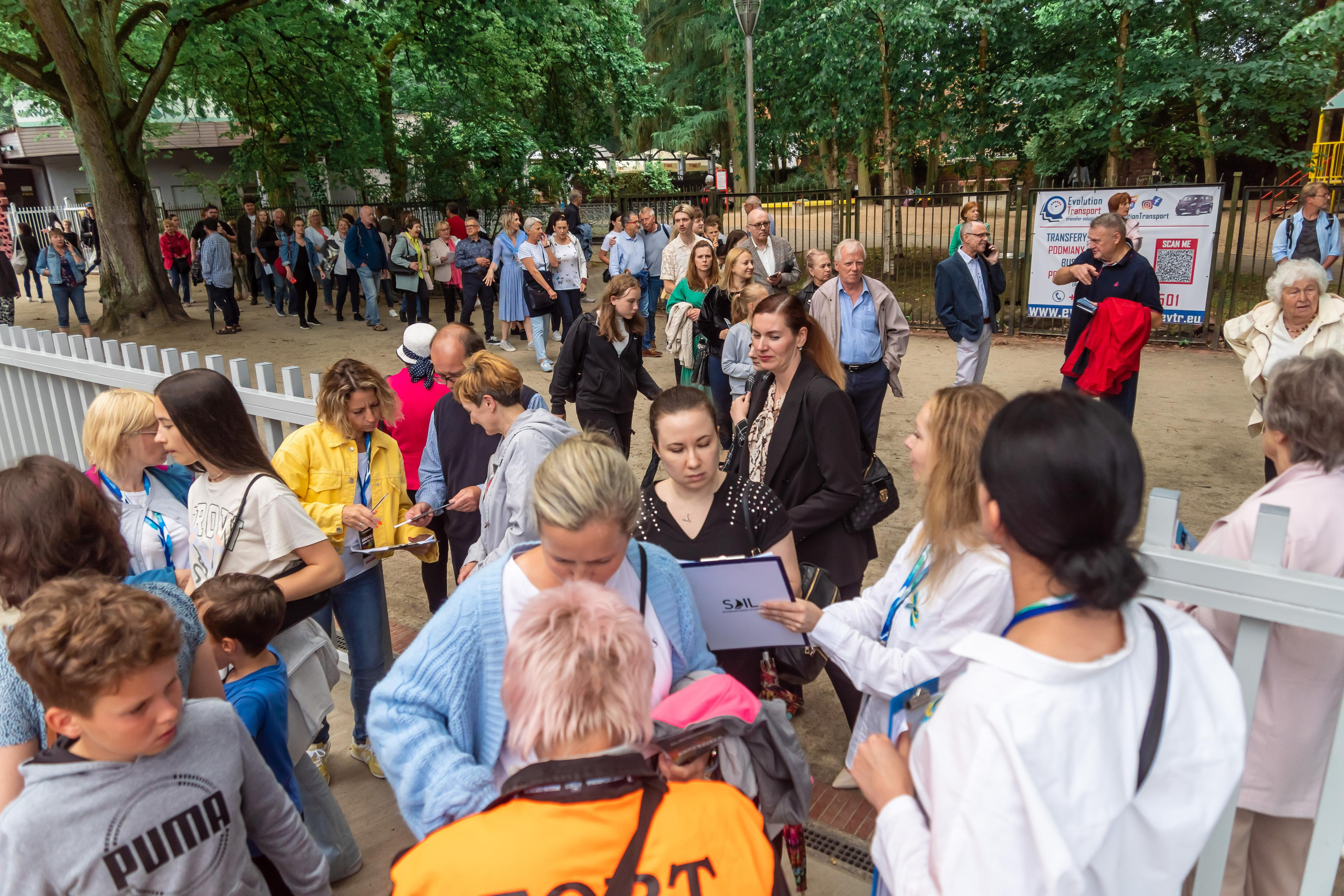 Koncert charytatywny „Sail Fundation” w szczecinie na Teatr Letni. Rodzinny i weselny fotograf w Szczecinie, Dennis