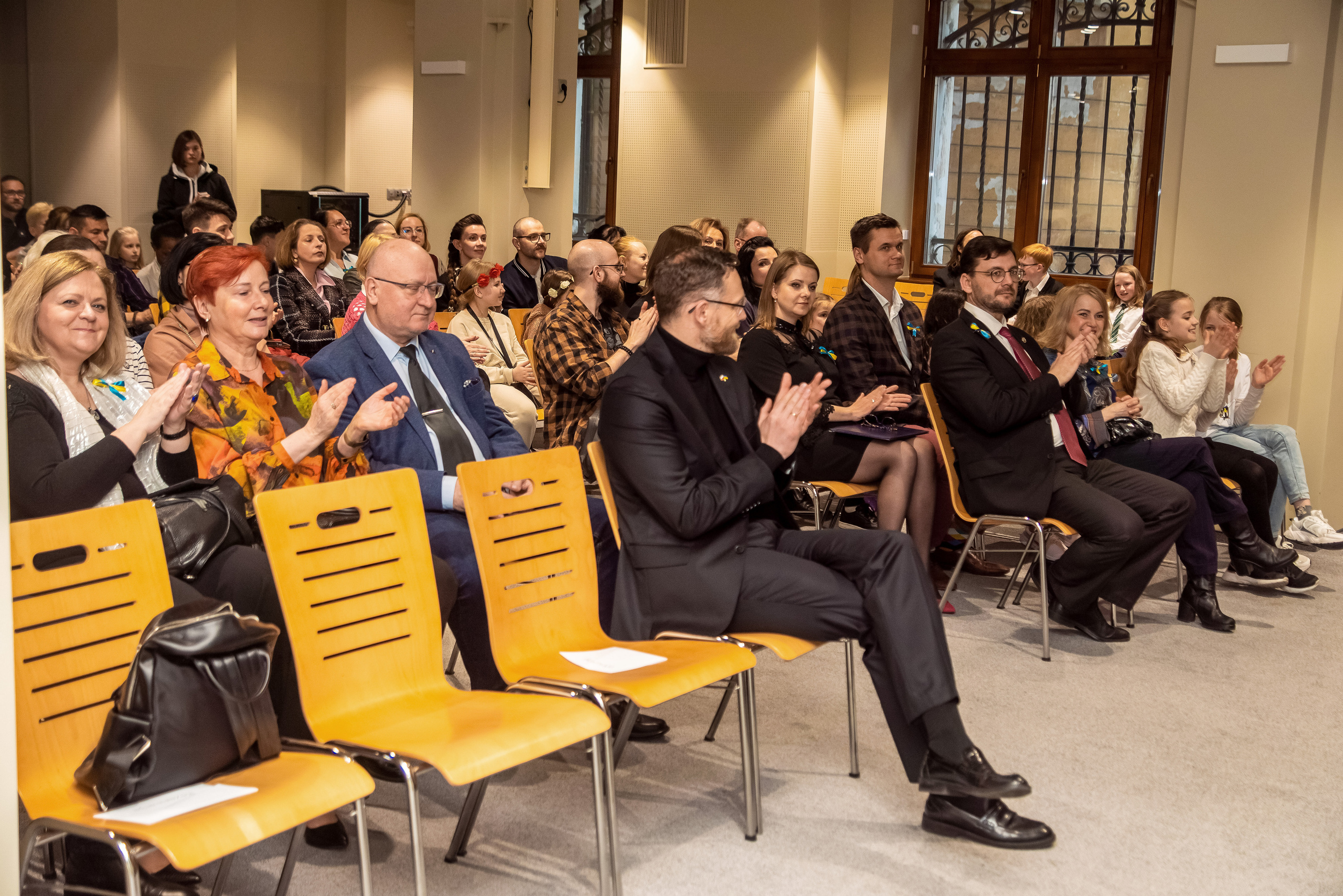 Koncert charytatywny „Sail Fundation” w Szczecinie w Museum Sztuki. Rodzinny i weselny fotograf w Szczecinie, Dennis