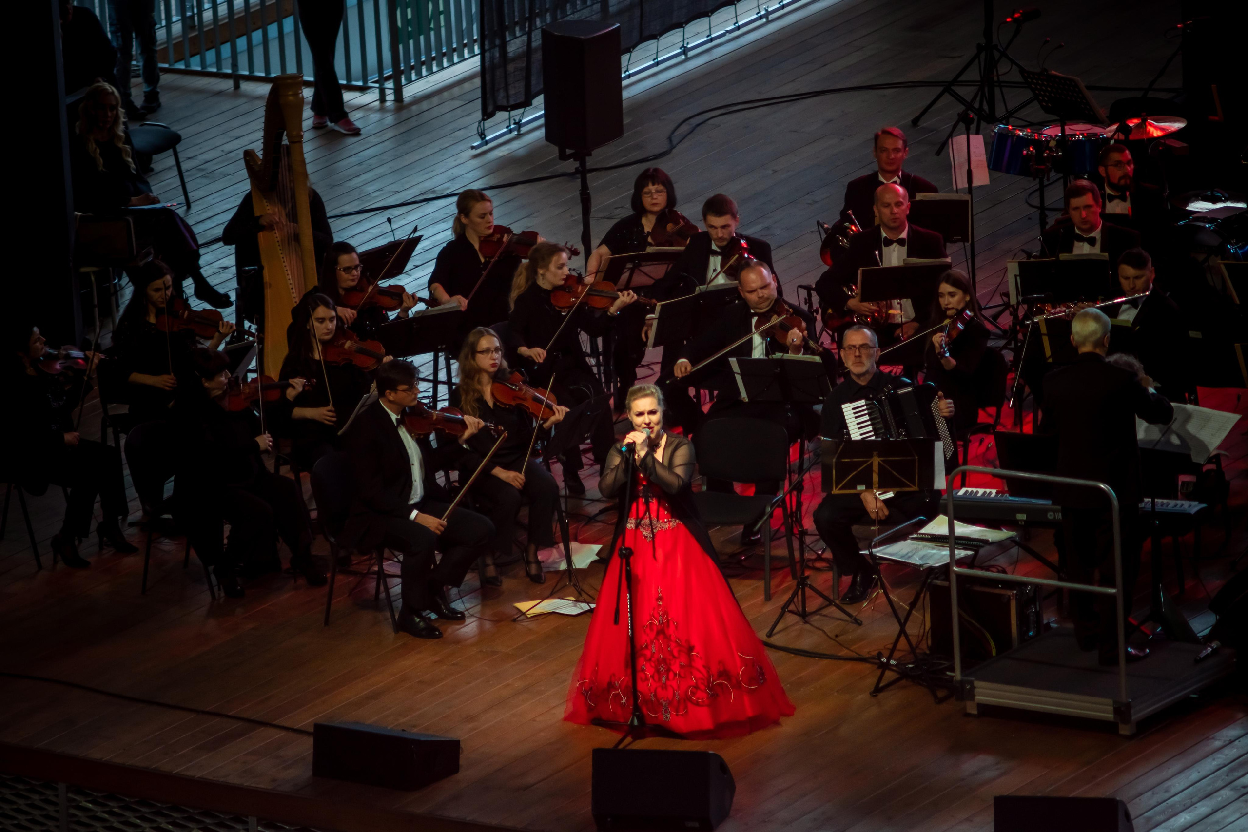 Koncert charytatywny „Sail Fundation” w szczecinie na Teatr Letni. Rodzinny i weselny fotograf w Szczecinie, Dennis