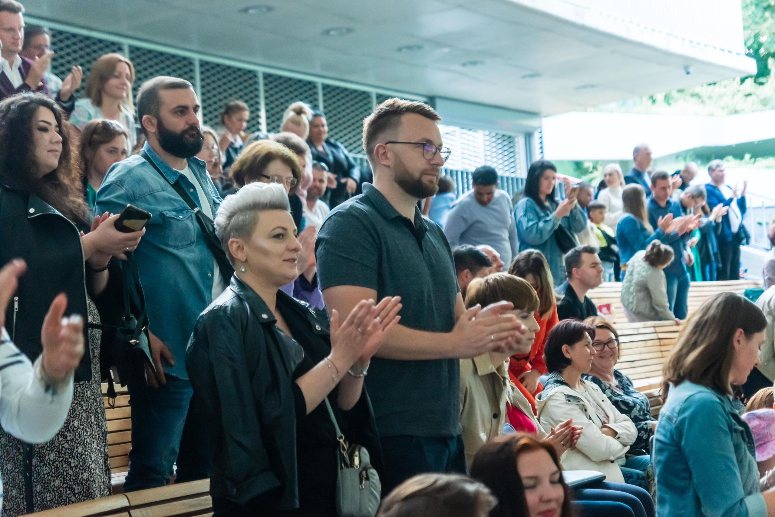 Koncert charytatywny „Sail Fundation” w szczecinie na Teatr Letni. Rodzinny i weselny fotograf w Szczecinie, Dennis
