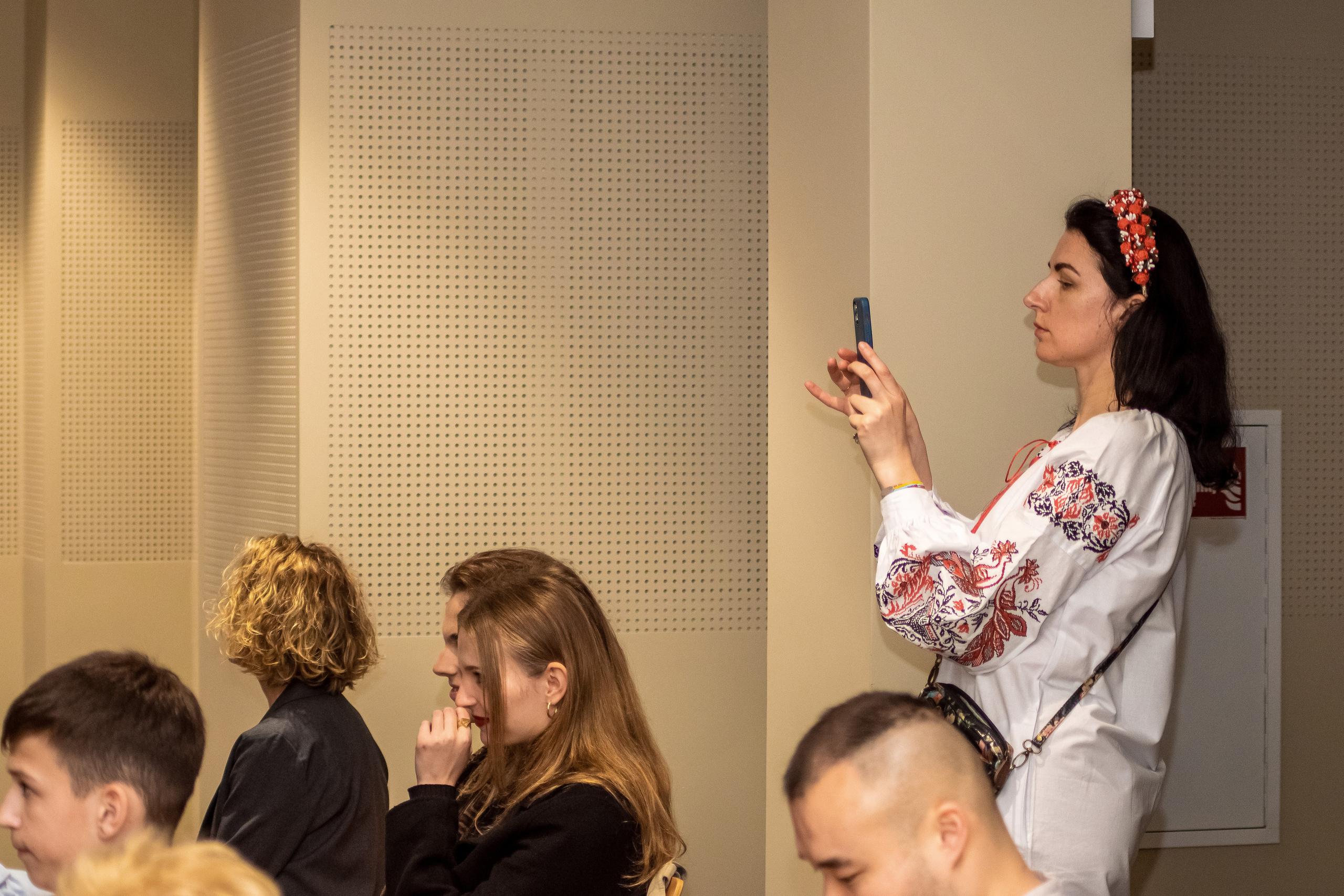 Koncert charytatywny „Sail Fundation” w Szczecinie w Museum Sztuki. Rodzinny i weselny fotograf w Szczecinie, Dennis