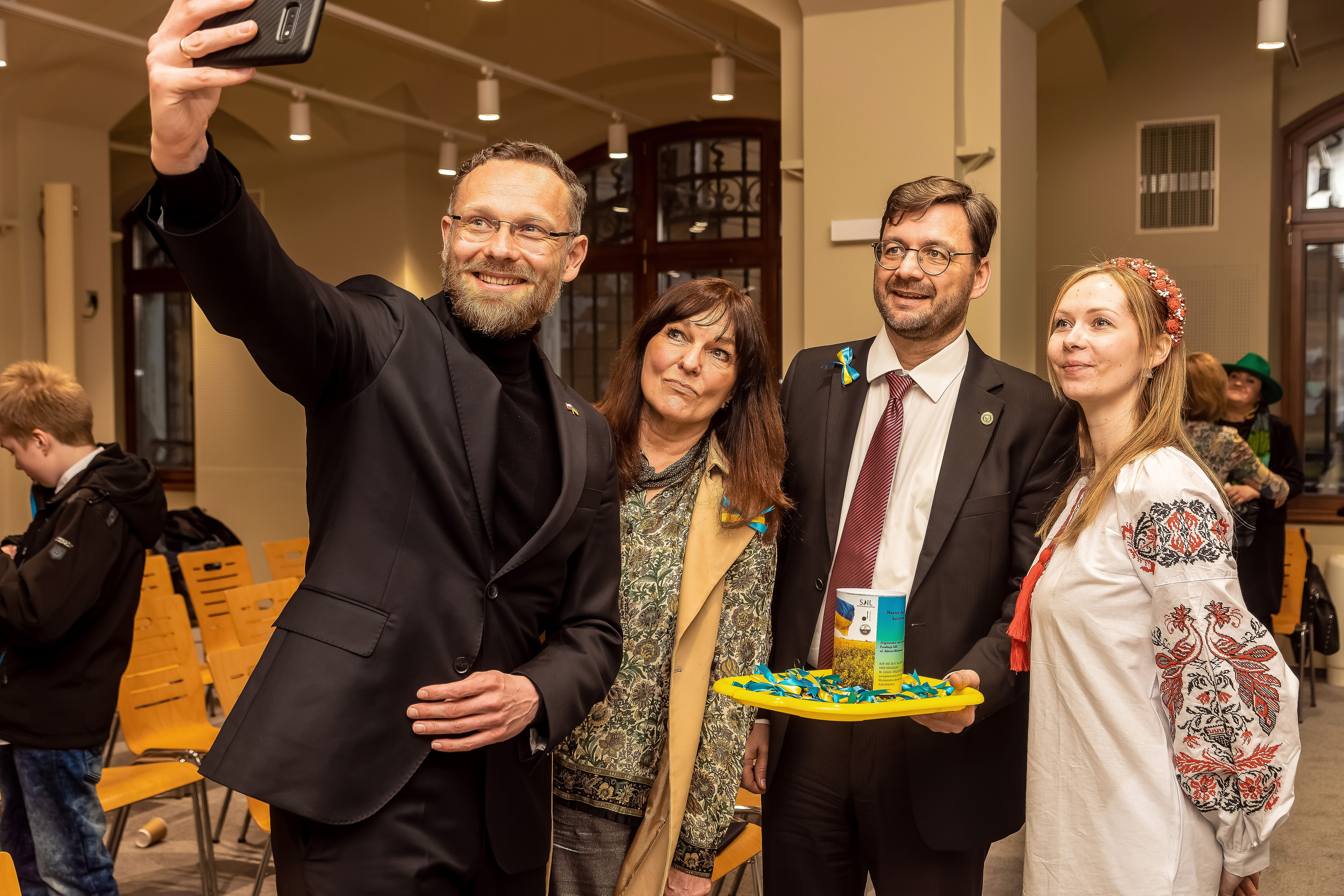 Koncert charytatywny „Sail Fundation” w Szczecinie w Museum Sztuki. Rodzinny i weselny fotograf w Szczecinie, Dennis