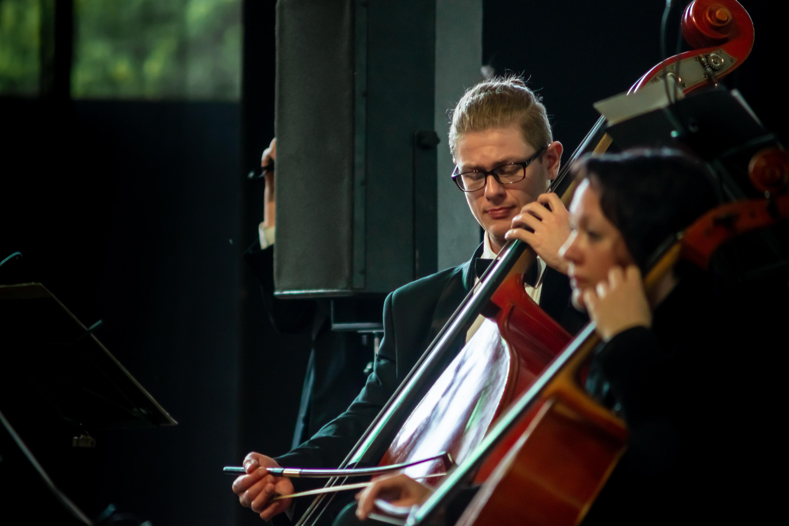 Koncert charytatywny „Sail Fundation” w szczecinie na Teatr Letni. Rodzinny i weselny fotograf w Szczecinie, Dennis