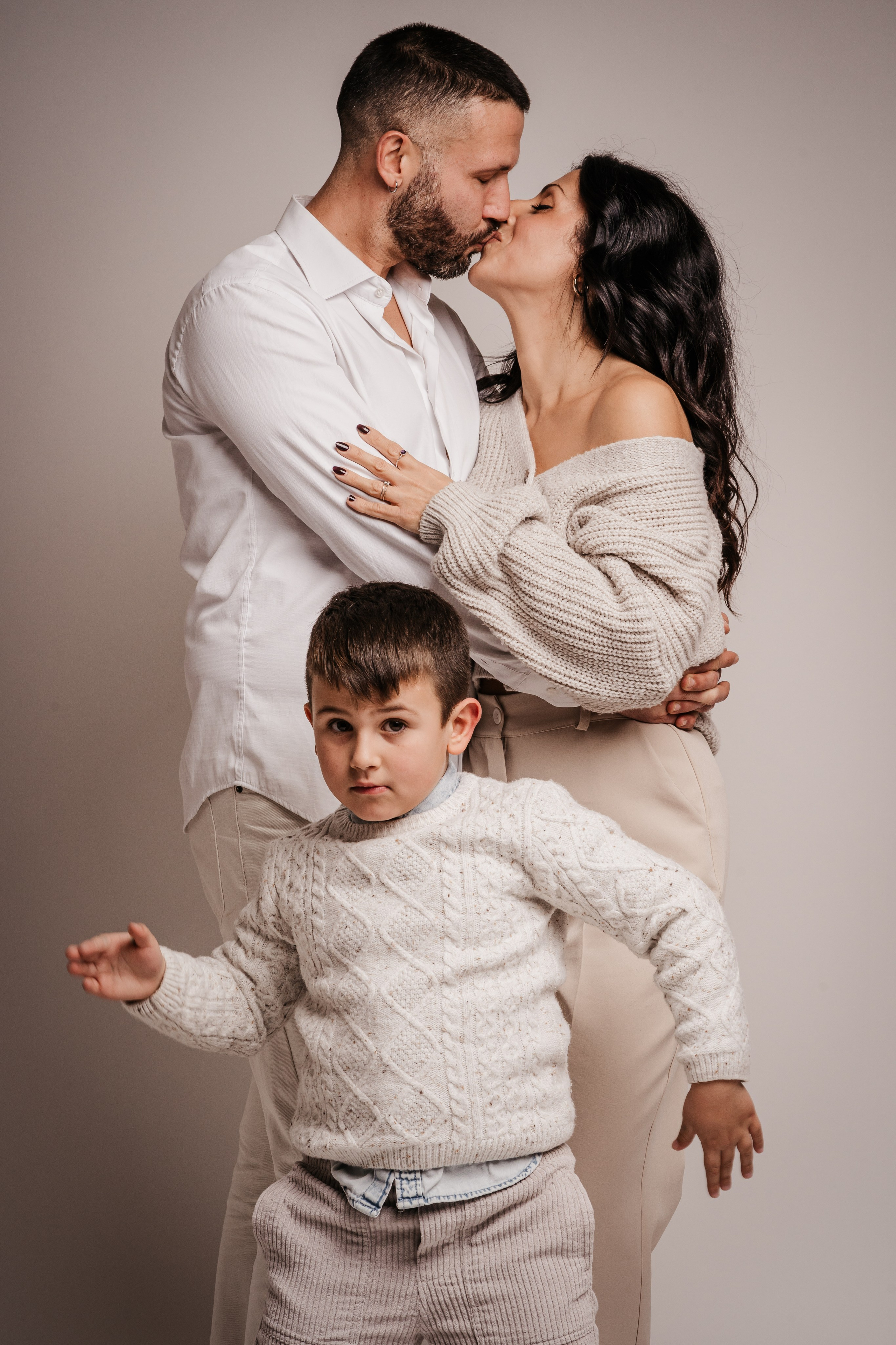 Ritratti di Famiglia | Momenti Intimi e Legami Autentici. Fotografa maternity, family e business a Pomezia e Roma – Simona Henkel