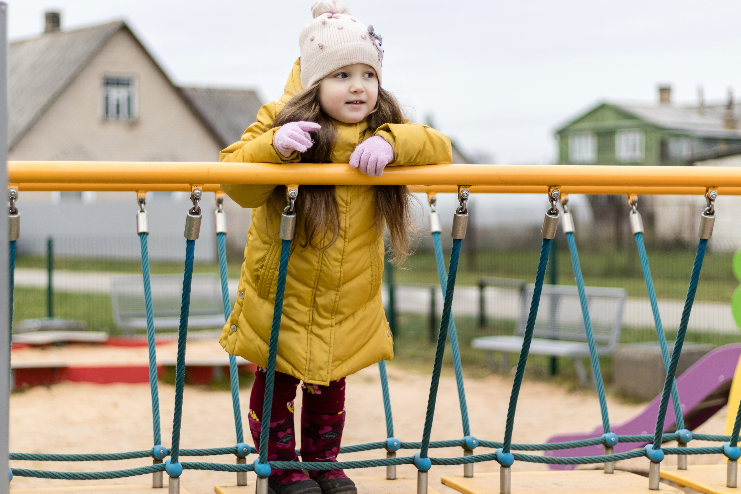 Детская фотосессия на площадке. Фотограф Даугавпилс