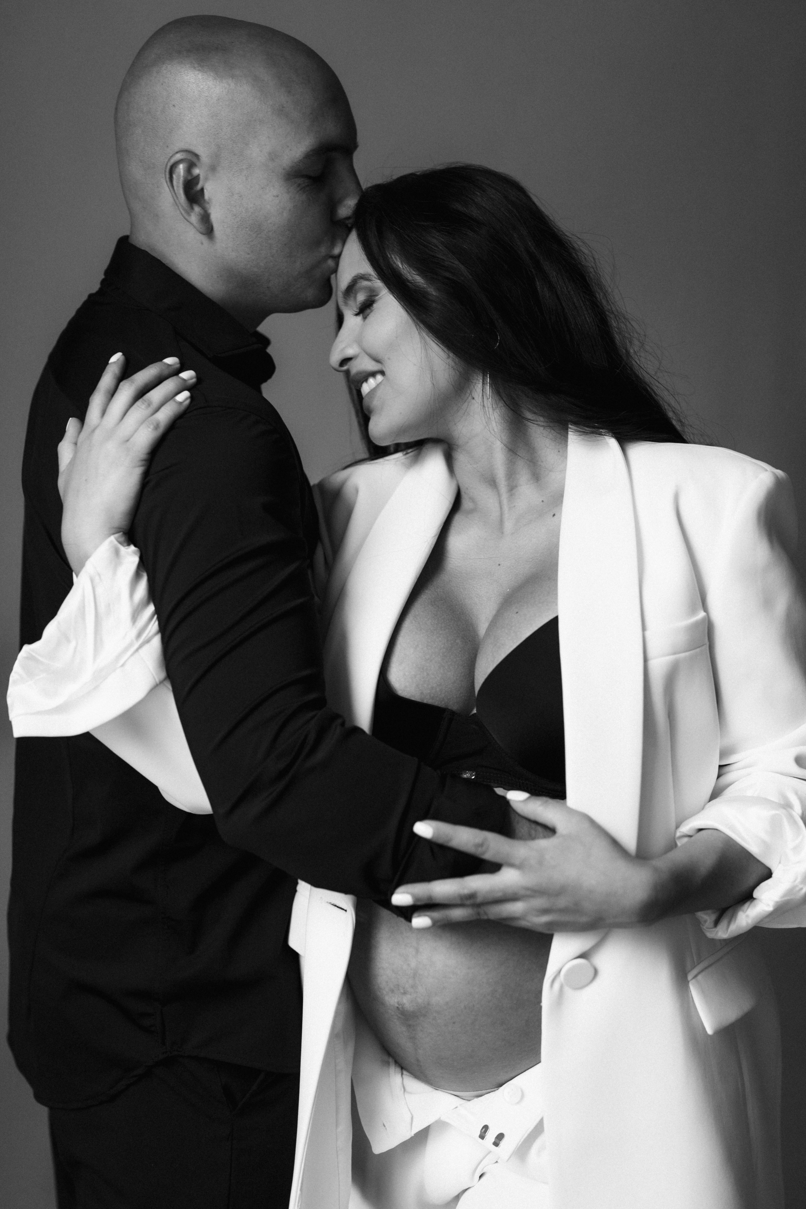 Gessyca. Modern maternity photographer in Long Island New York