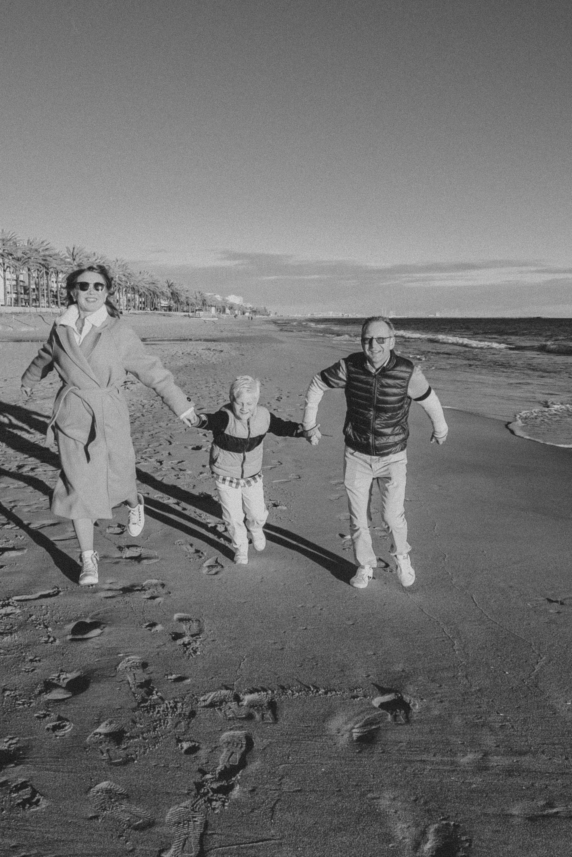 Sesión familiar en Navidad. Fotografía profesional en Calafell - Elena Medvedeva