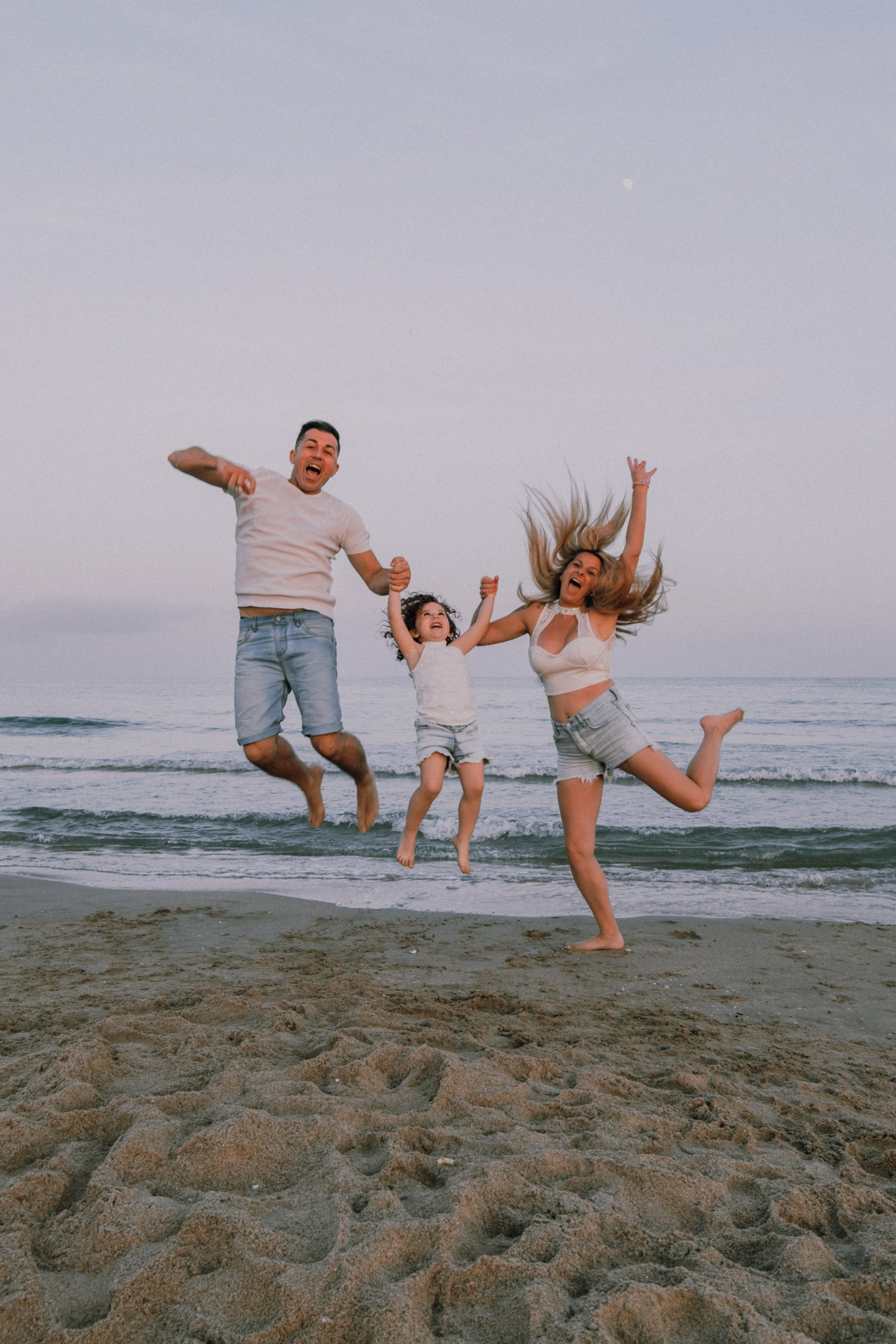 Sesión familiar en la playa. Fotografía profesional en Calafell - Elena Medvedeva