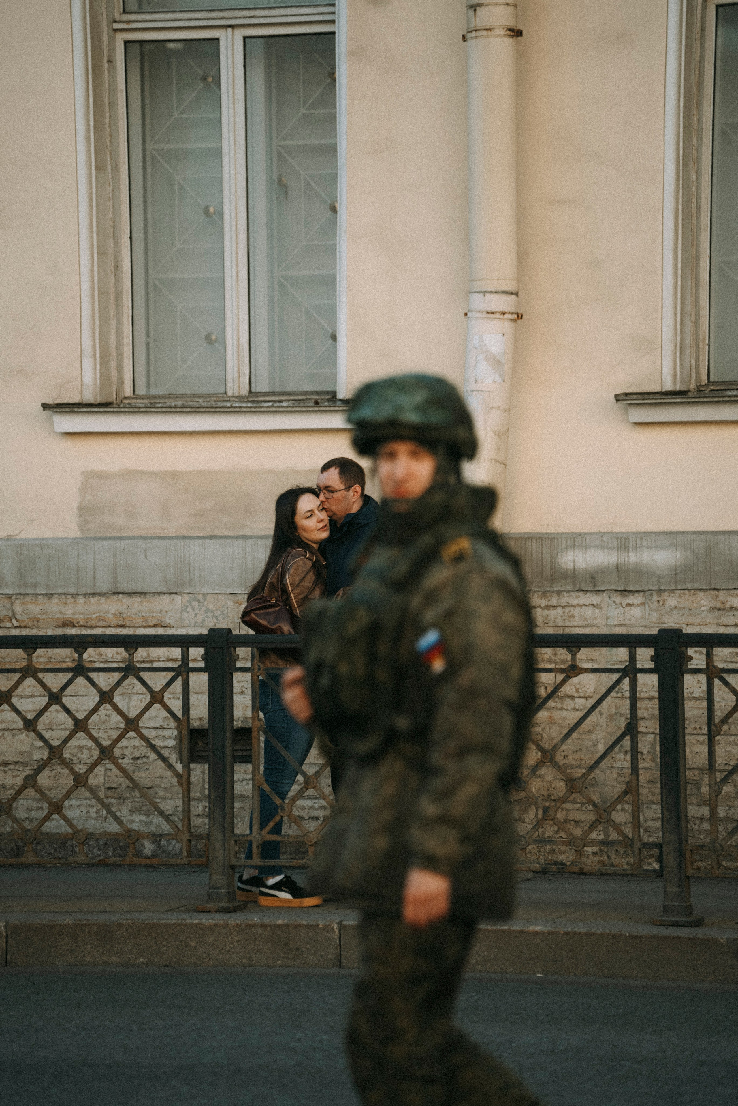 2025. Стрит-фотография, полная абсурда, идиотизма и красоты