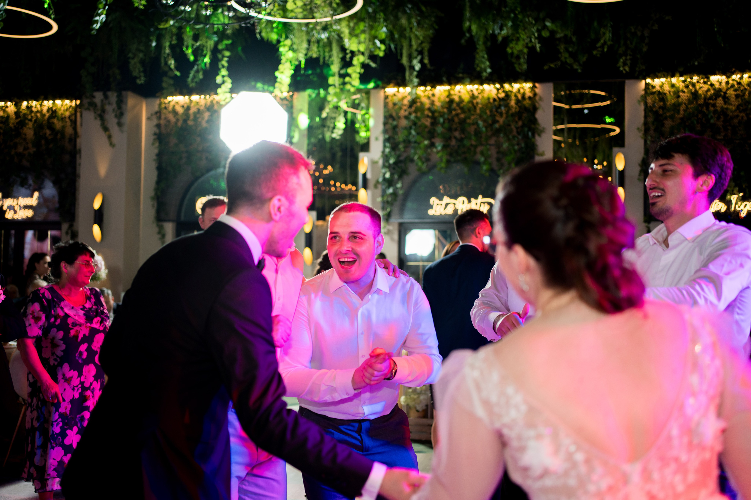 PARTY. Gabriel Florea — Fotograf nuntă București